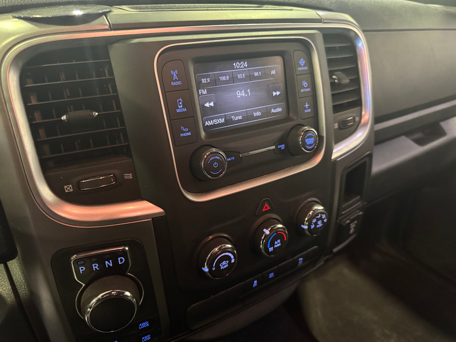 Thumbnail: 2022 RAM 1500 Classic - 4