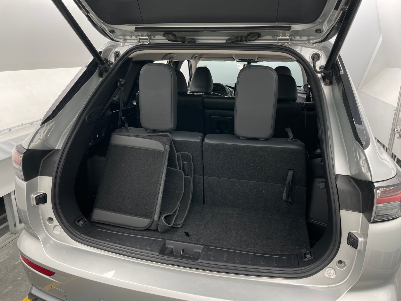 Thumbnail: 2025 Mitsubishi Outlander - 6