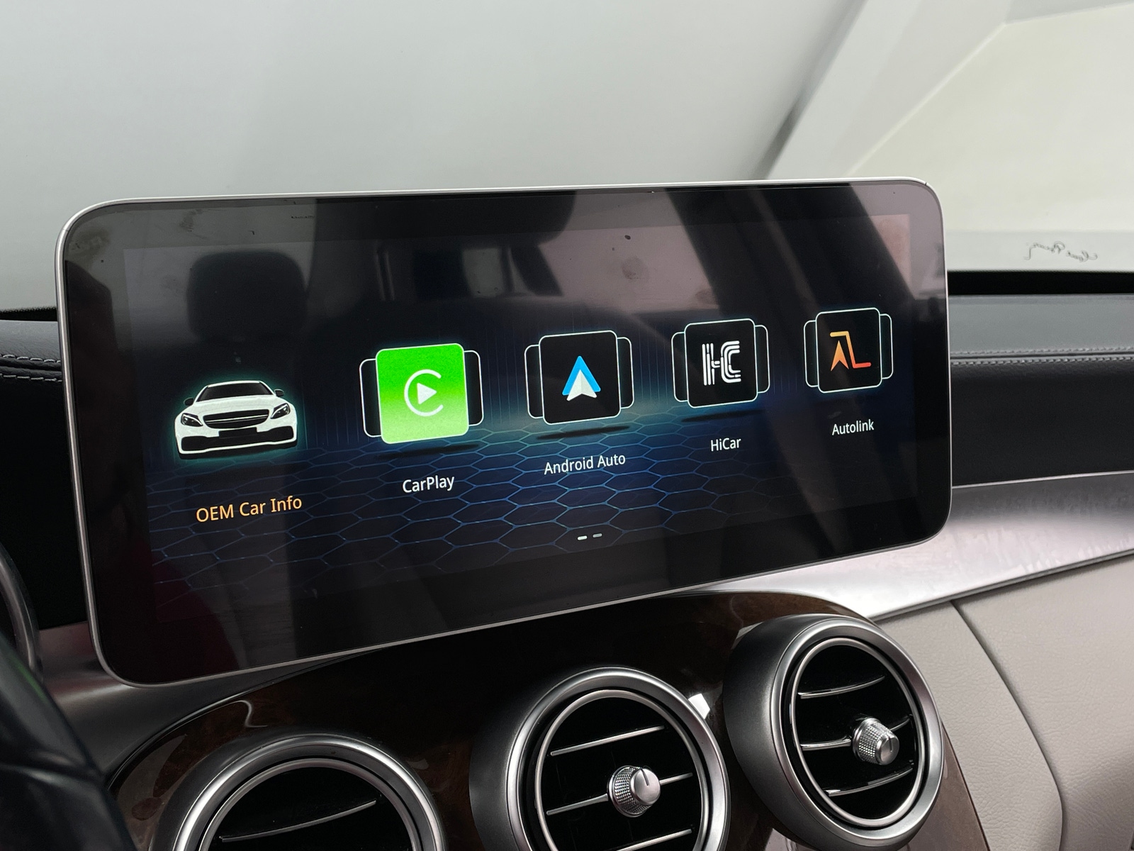 Thumbnail: 2016 Mercedes-Benz C-Class - 3