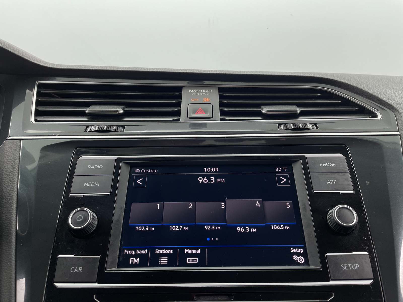 Thumbnail: 2019 Volkswagen Tiguan - 4