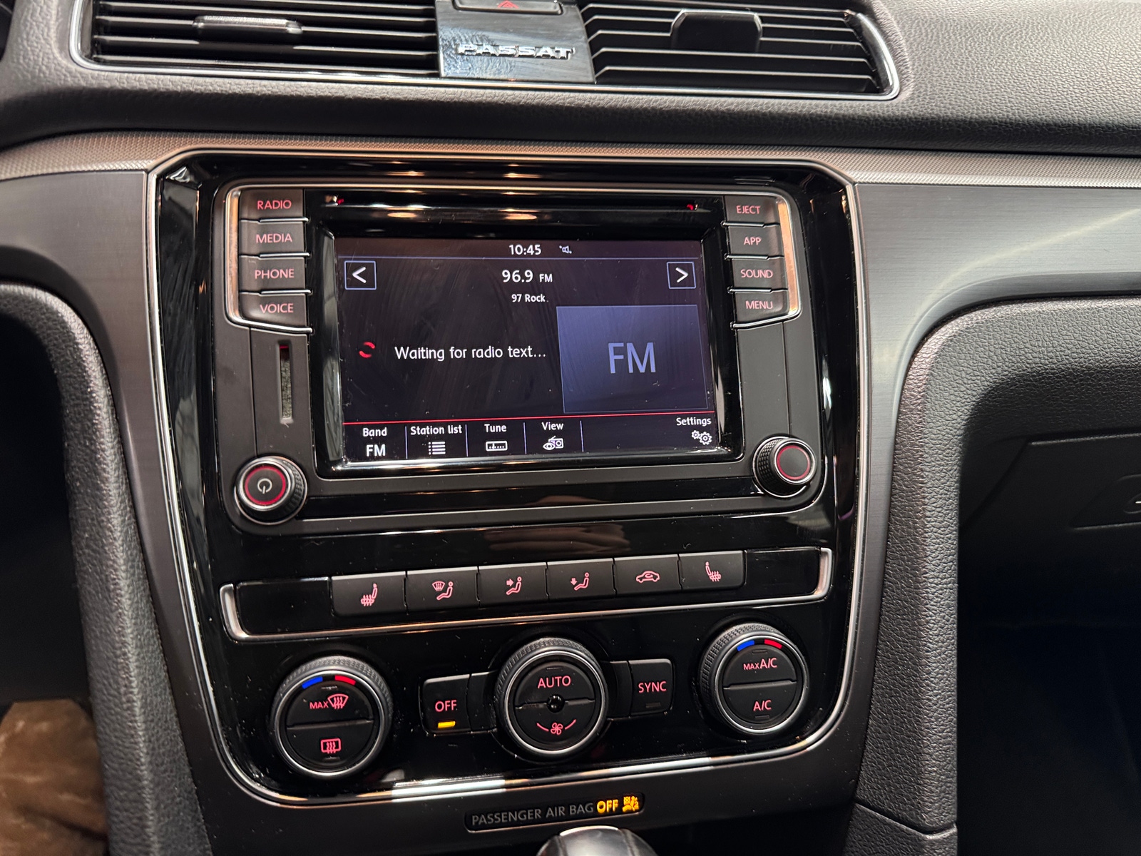 Thumbnail: 2018 Volkswagen Passat - 3