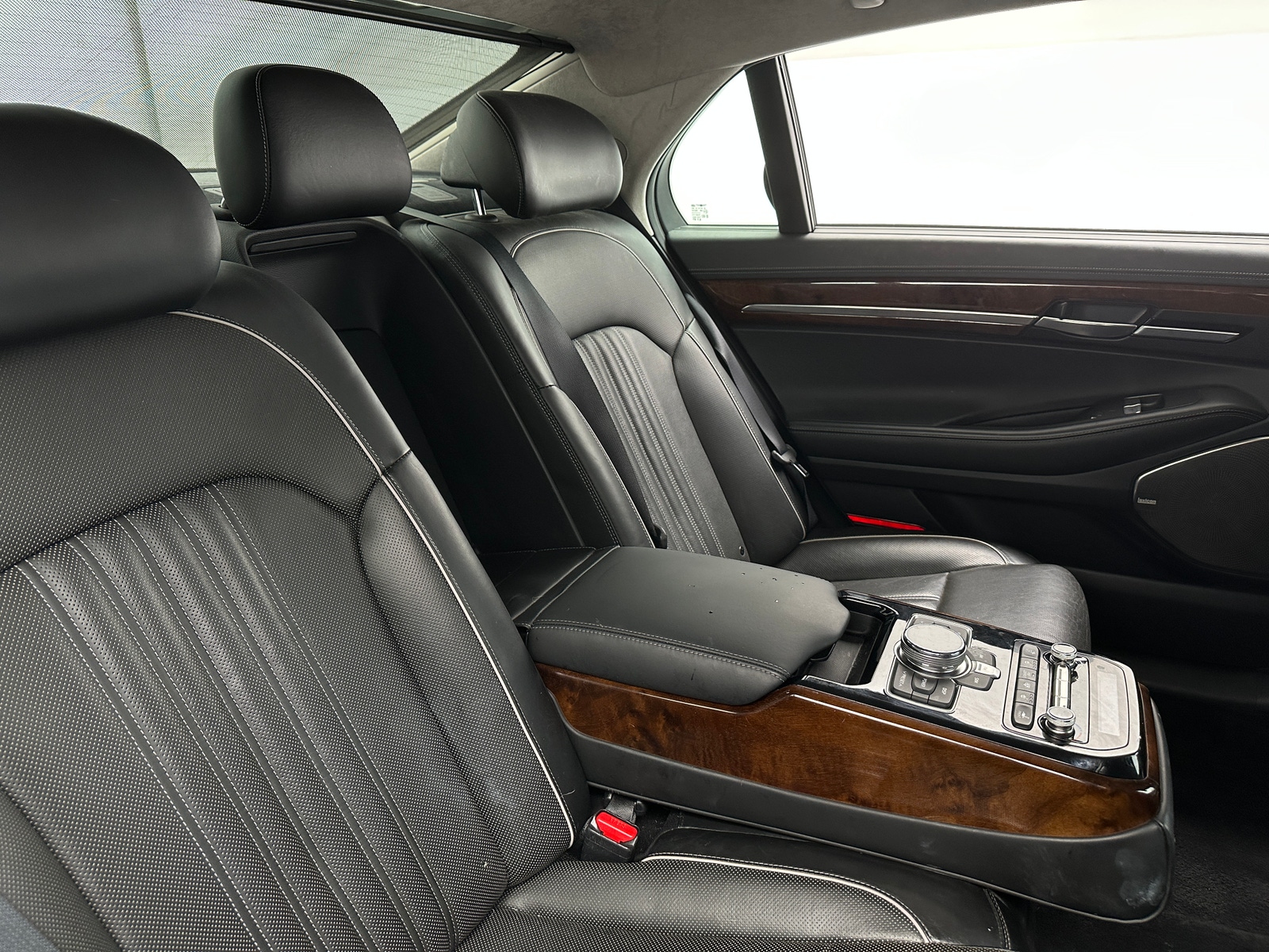 Thumbnail: 2017 Genesis G90 - 5