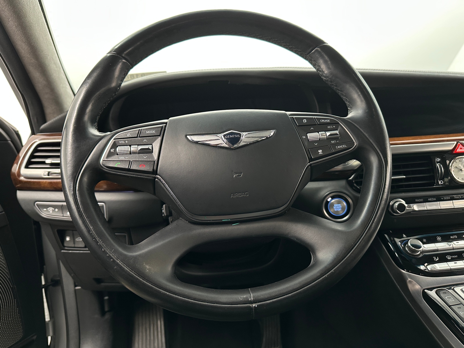 Thumbnail: 2017 Genesis G90 - 4