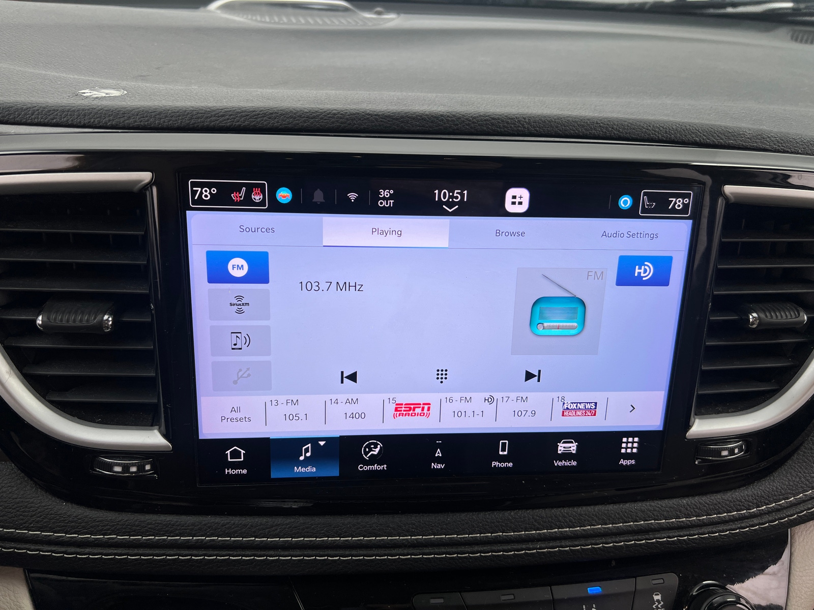 Thumbnail: 2021 Chrysler Pacifica - 3