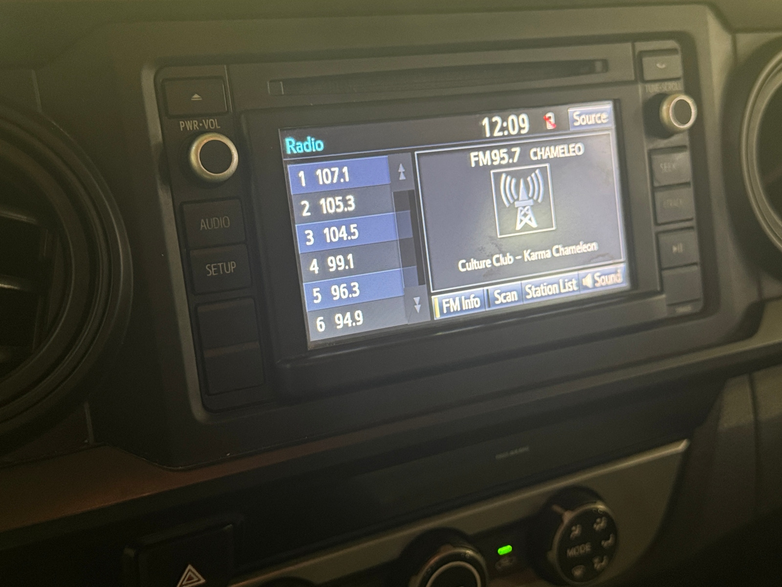 Thumbnail: 2018 Toyota Tacoma - 4