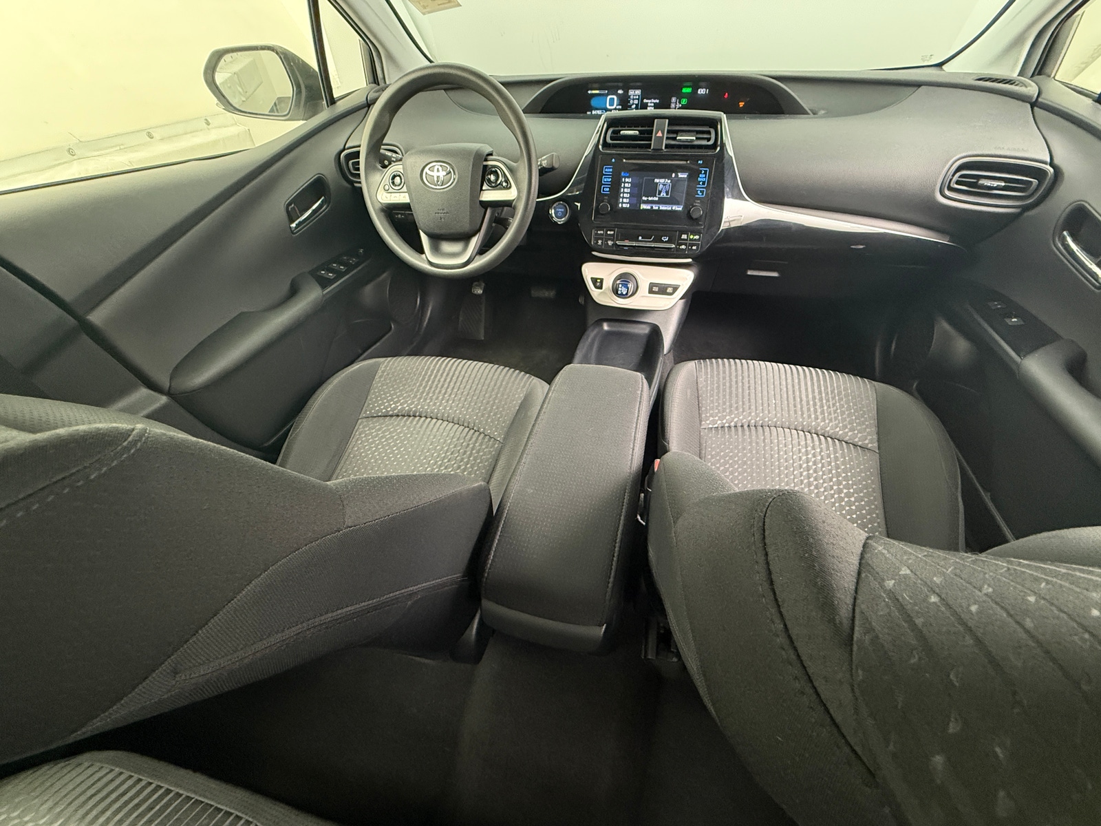 Thumbnail: 2016 Toyota Prius - 3