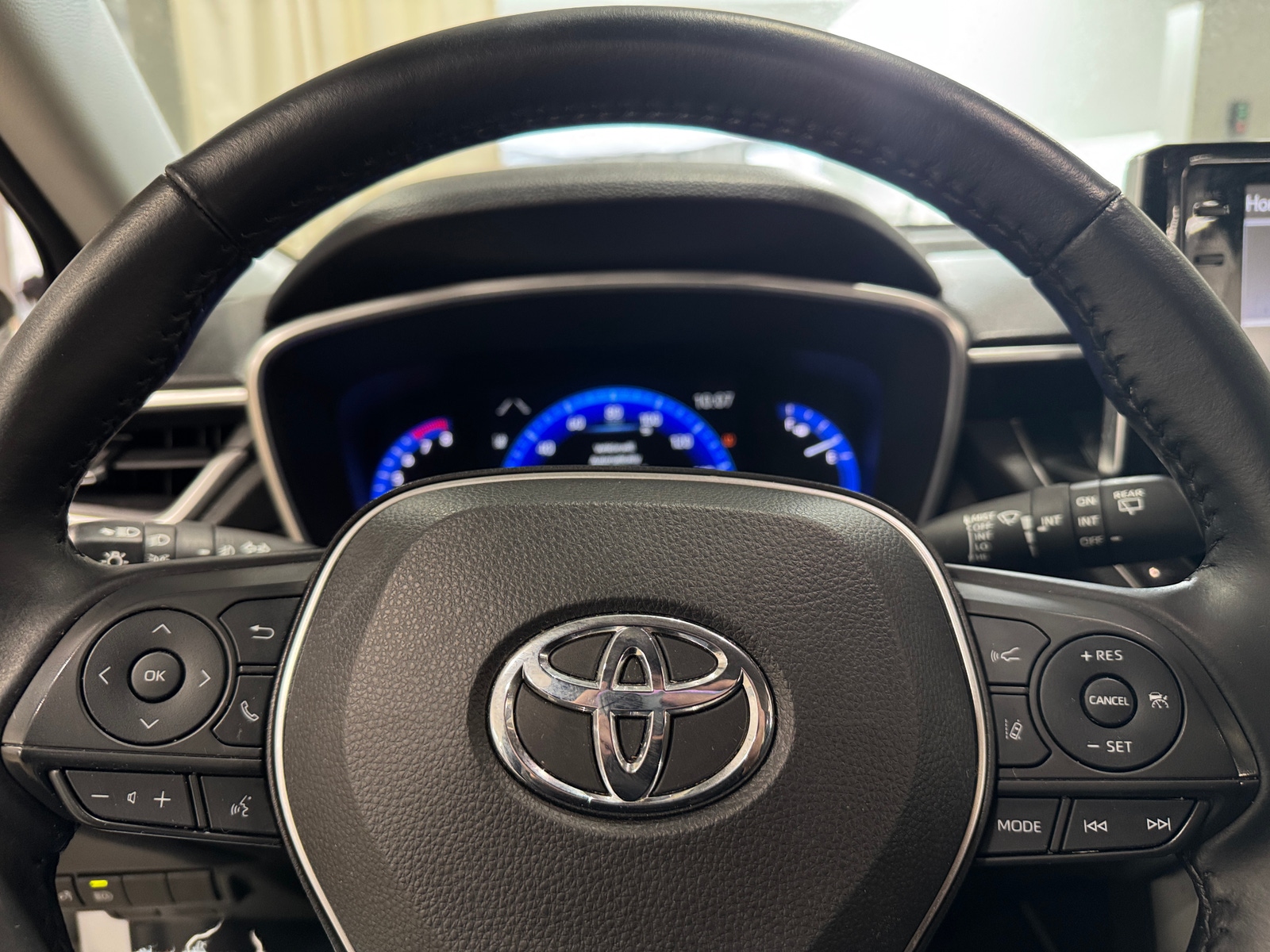 Thumbnail: 2022 Toyota Corolla Cross - 4