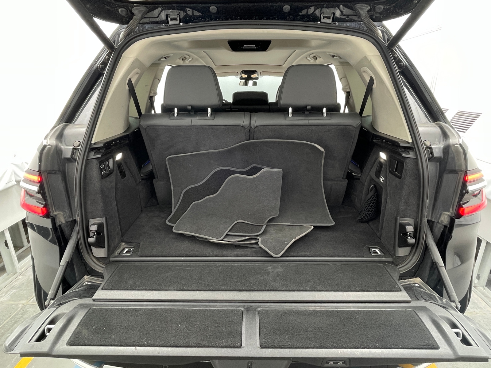 Thumbnail: 2025 BMW X7 - 6