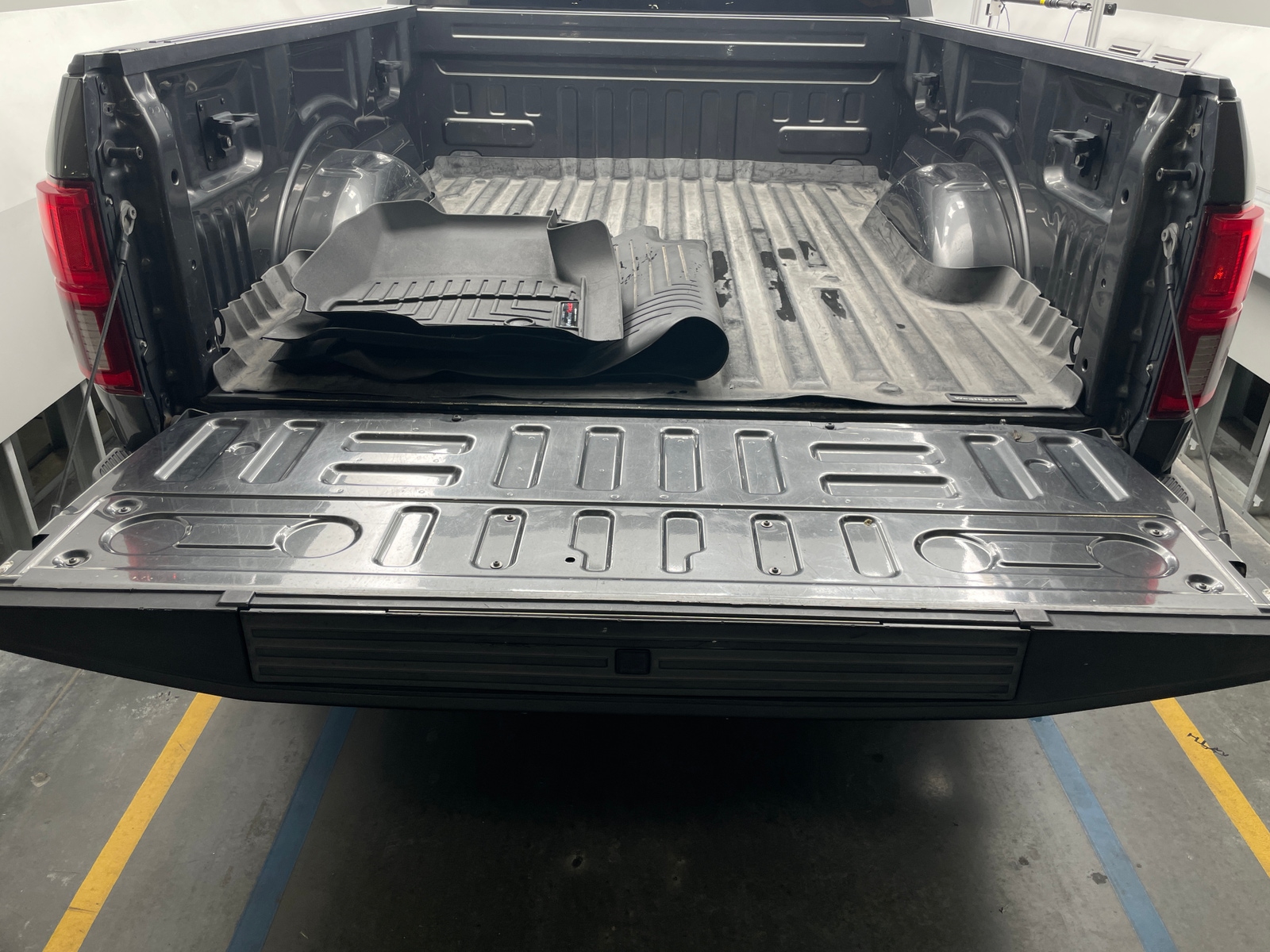 Thumbnail: 2018 Ford Econoline - 6