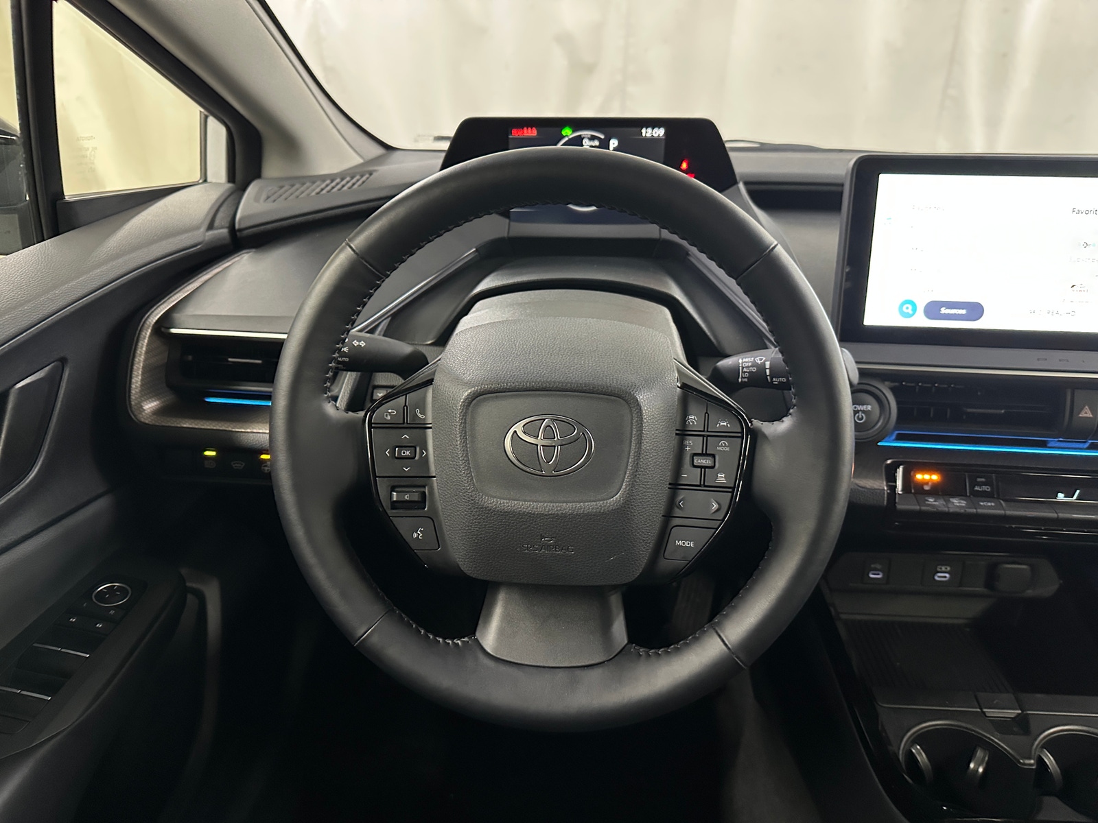 Thumbnail: 2024 Toyota Prius - 4