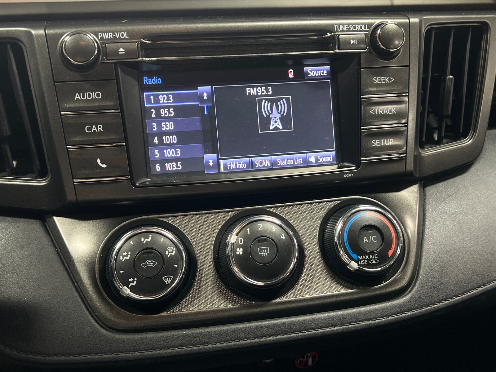 Thumbnail: 2015 Toyota RAV4 - 4