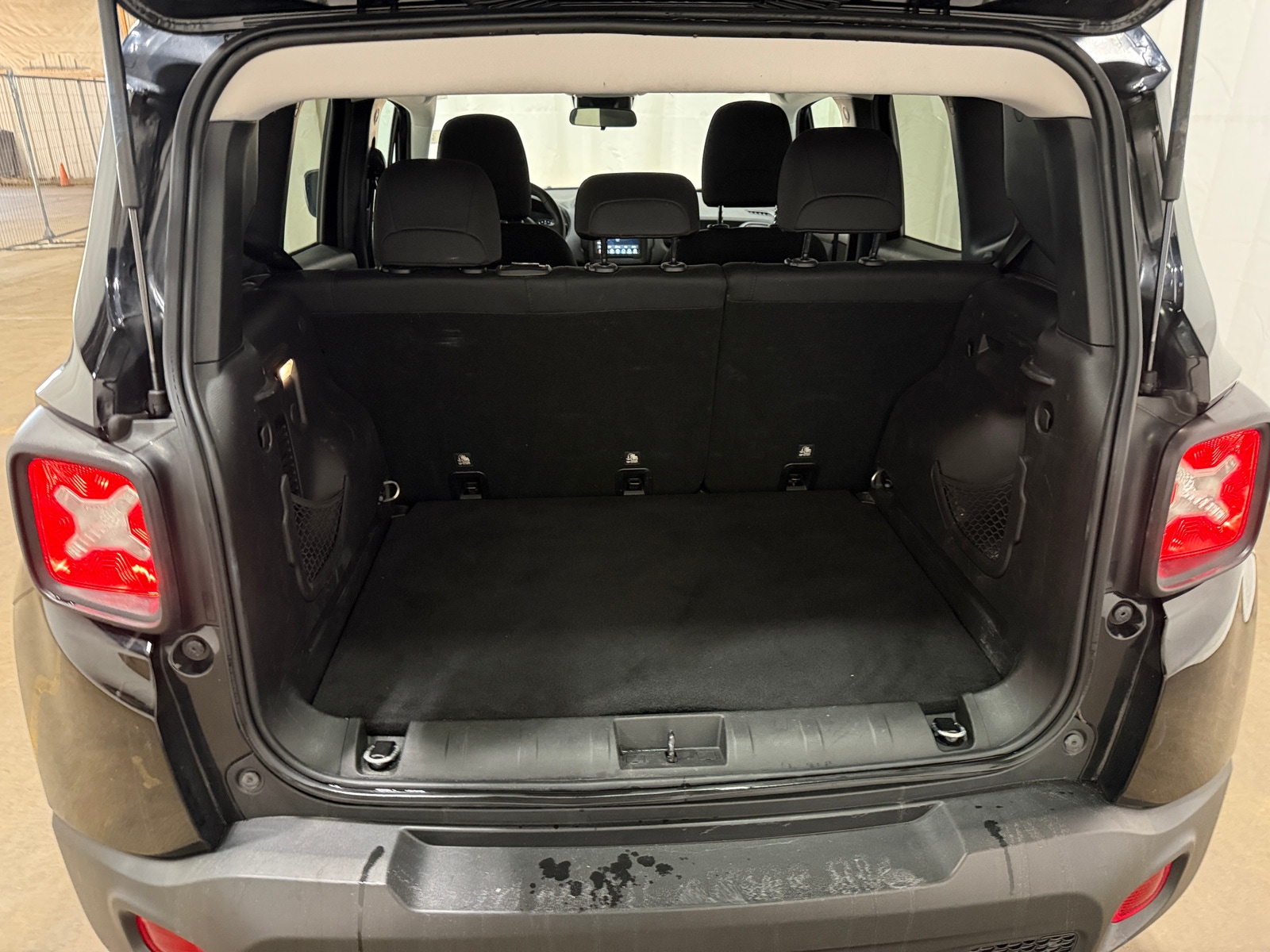 Thumbnail: 2019 Jeep Renegade - 7