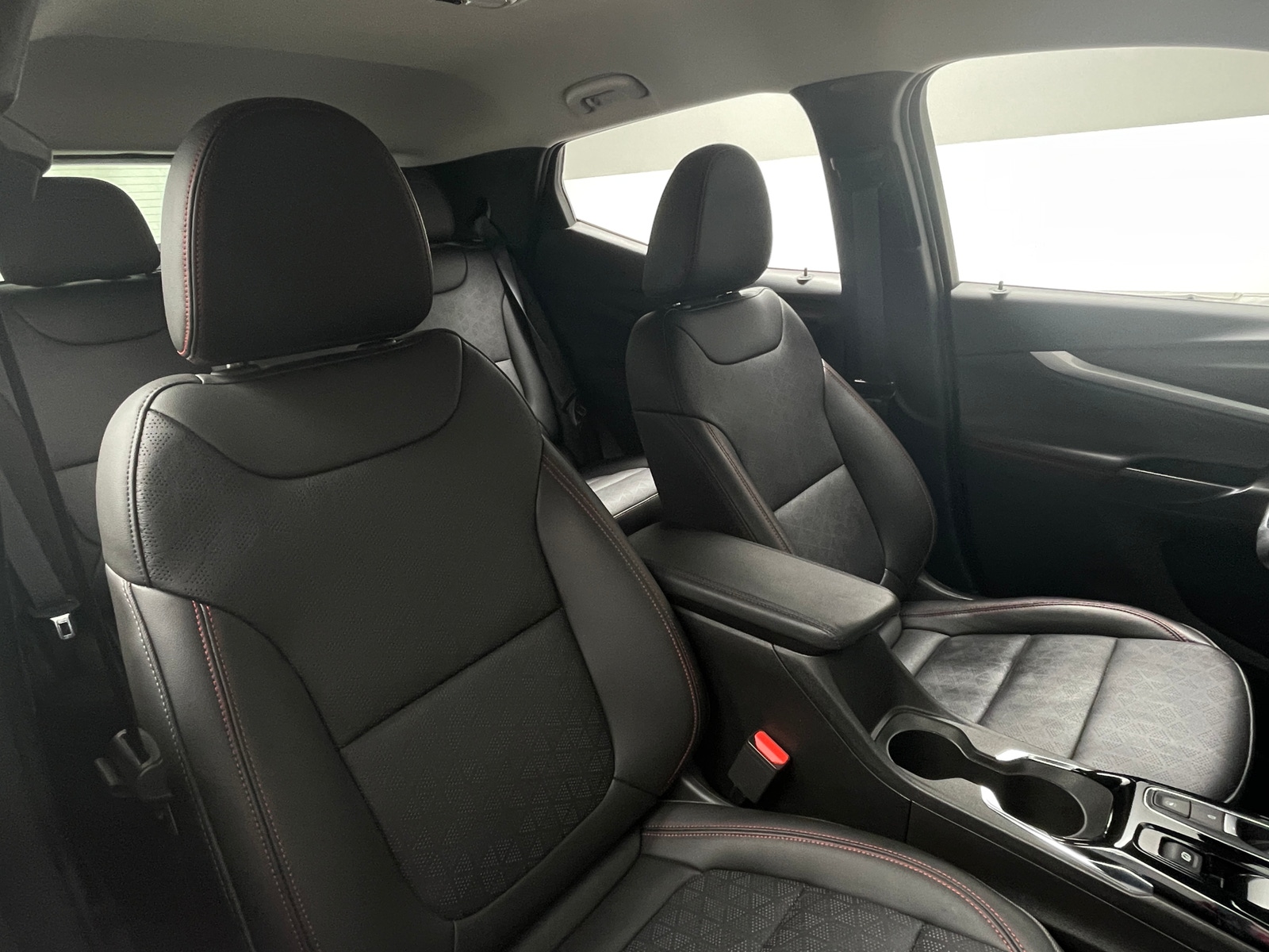 Thumbnail: 2023 Chevrolet Bolt EUV - 2