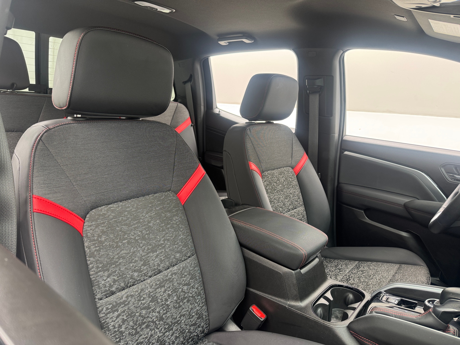 Thumbnail: 2023 Chevrolet Colorado - 2