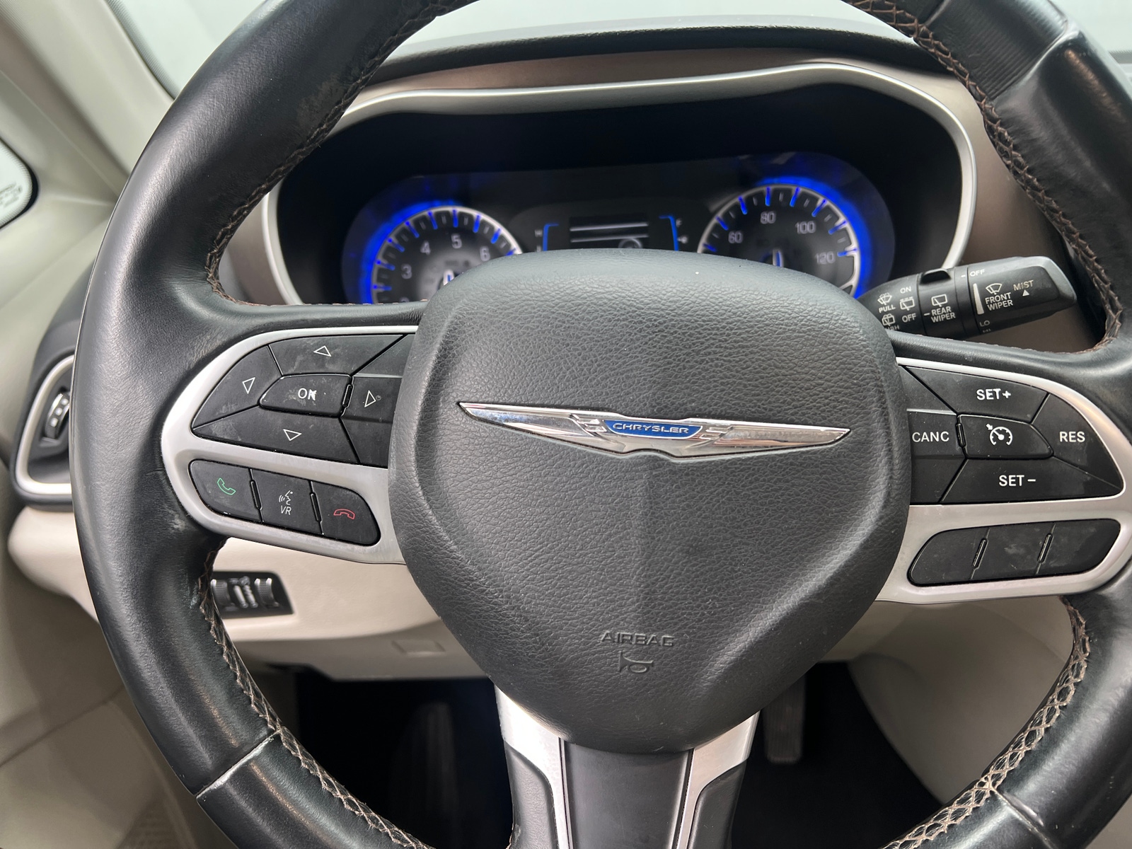 Thumbnail: 2017 Chrysler Pacifica - 4