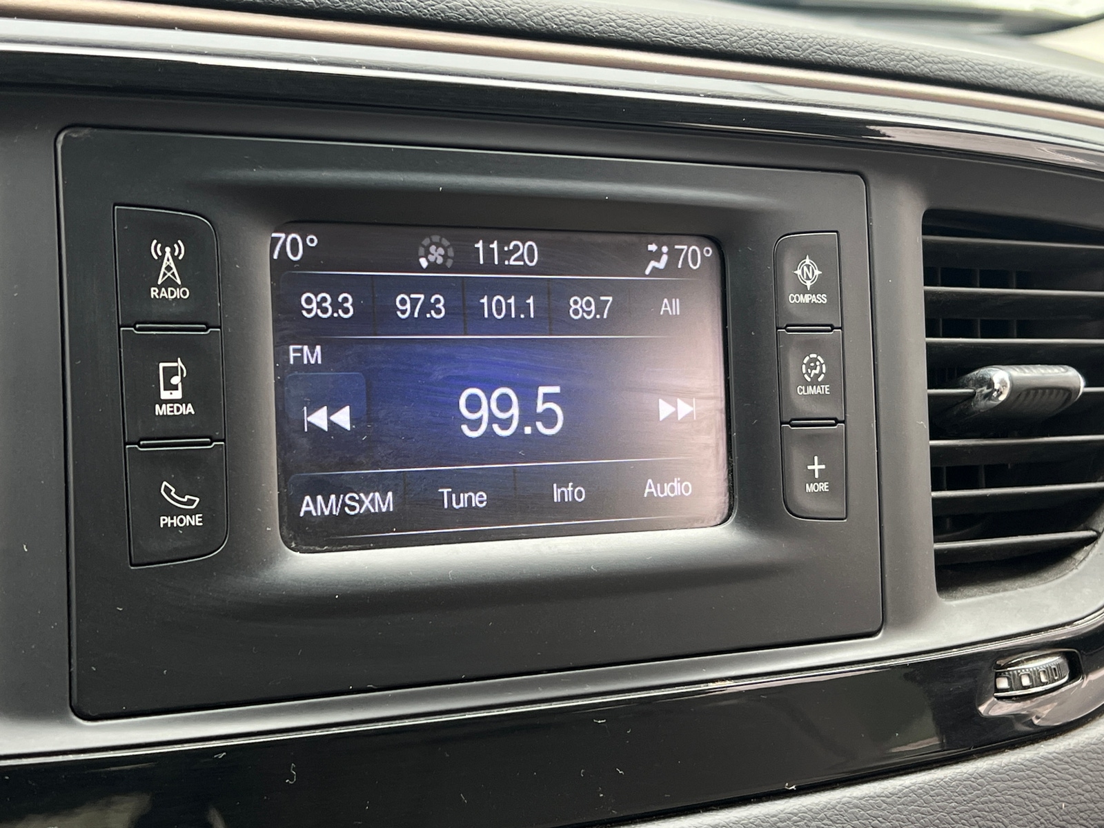 Thumbnail: 2017 Chrysler Pacifica - 3