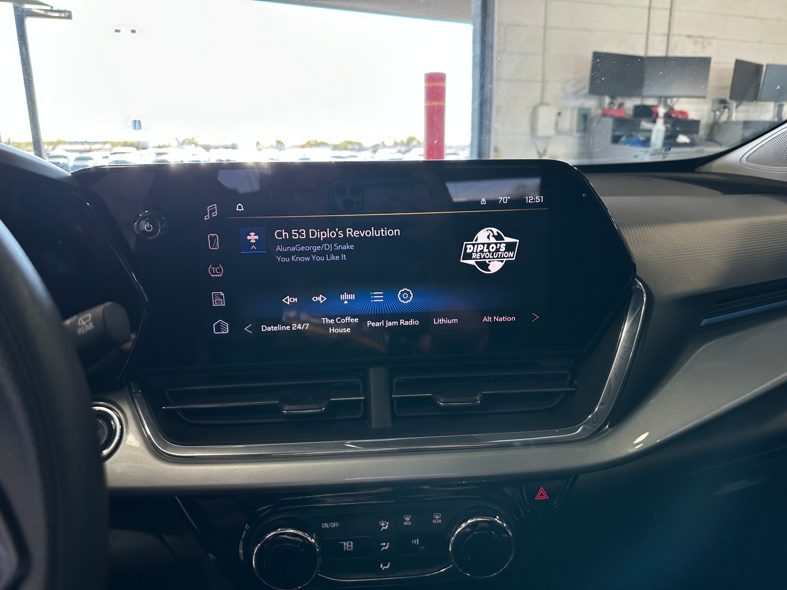 Thumbnail: 2025 Chevrolet Trax - 4