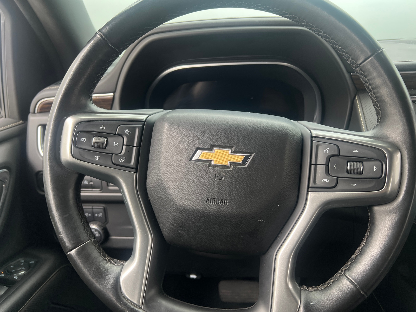 Thumbnail: 2023 Chevrolet Tahoe - 4