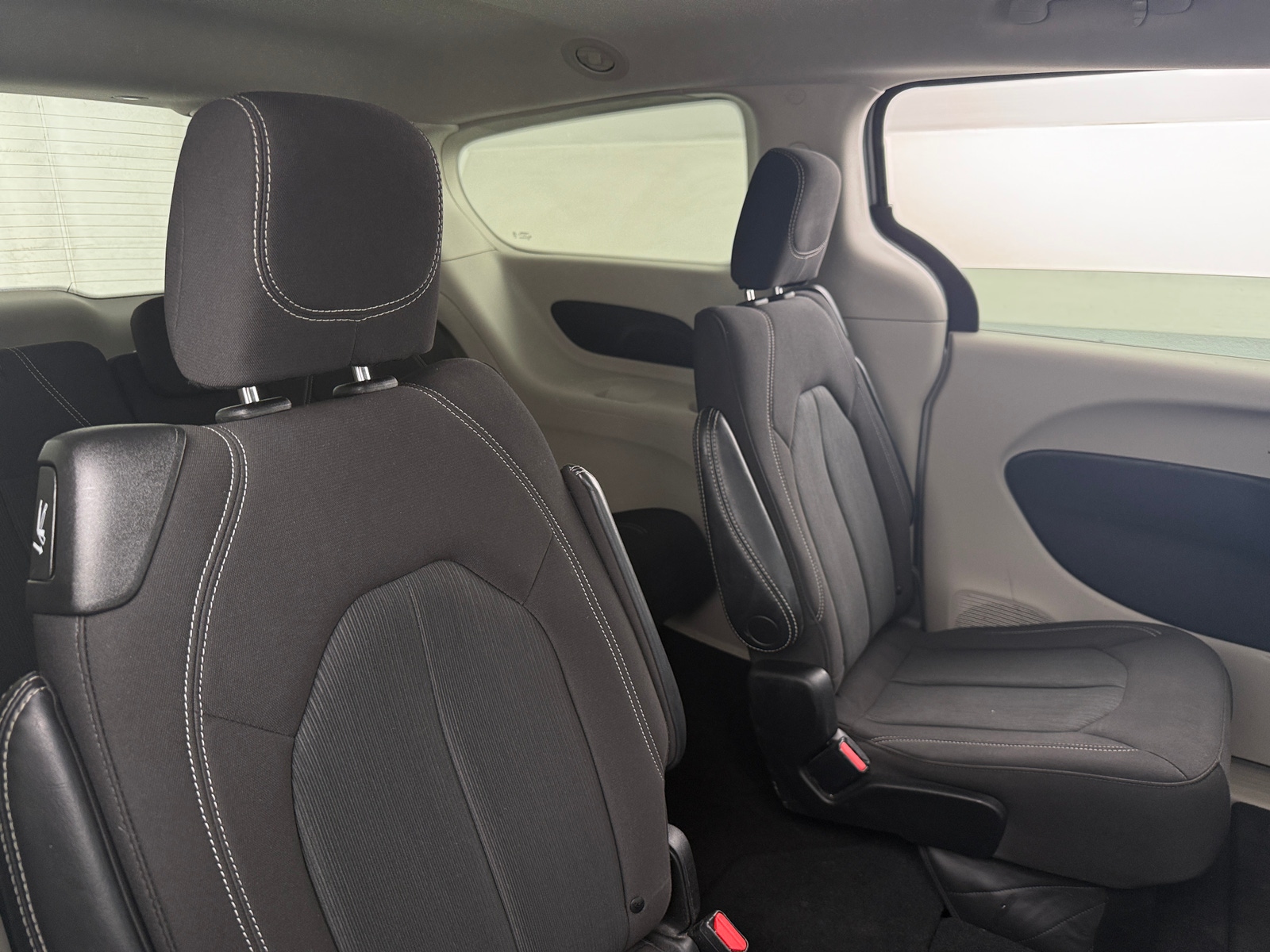 Thumbnail: 2023 Chrysler Voyager - 6