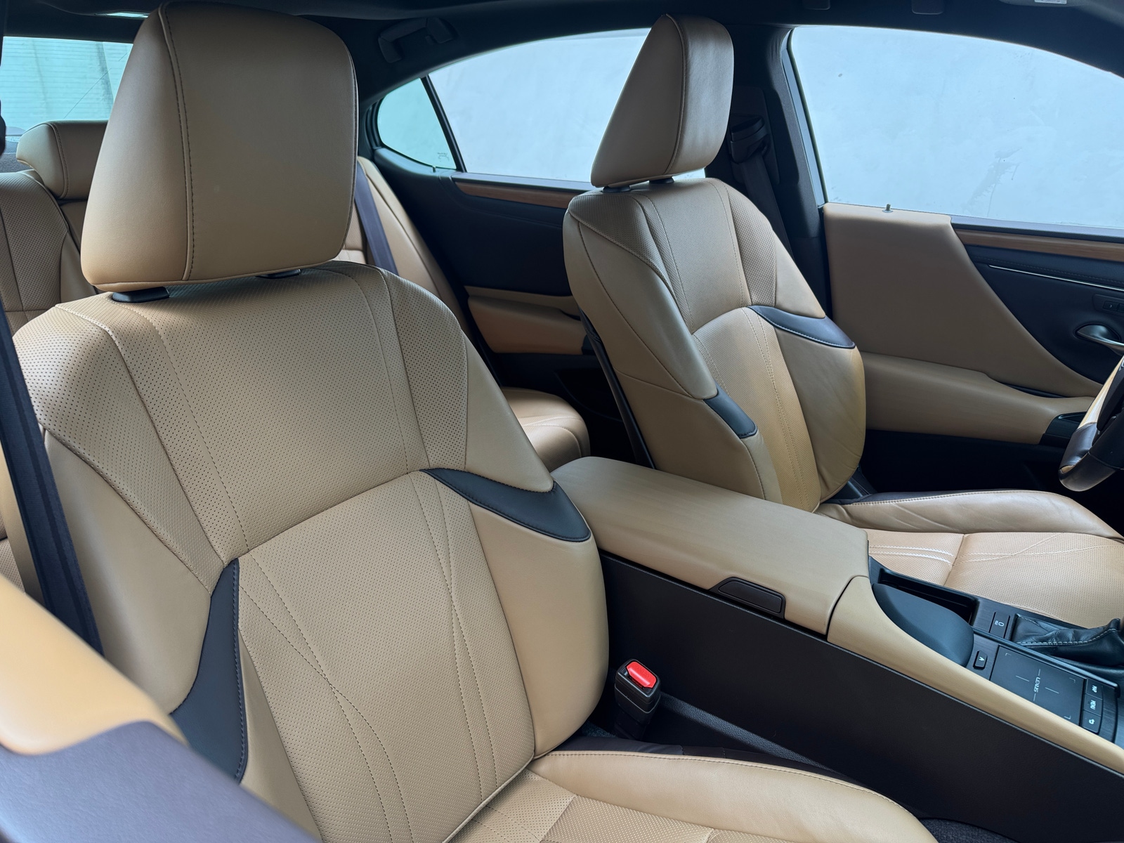 Thumbnail: 2019 Lexus ES - 2