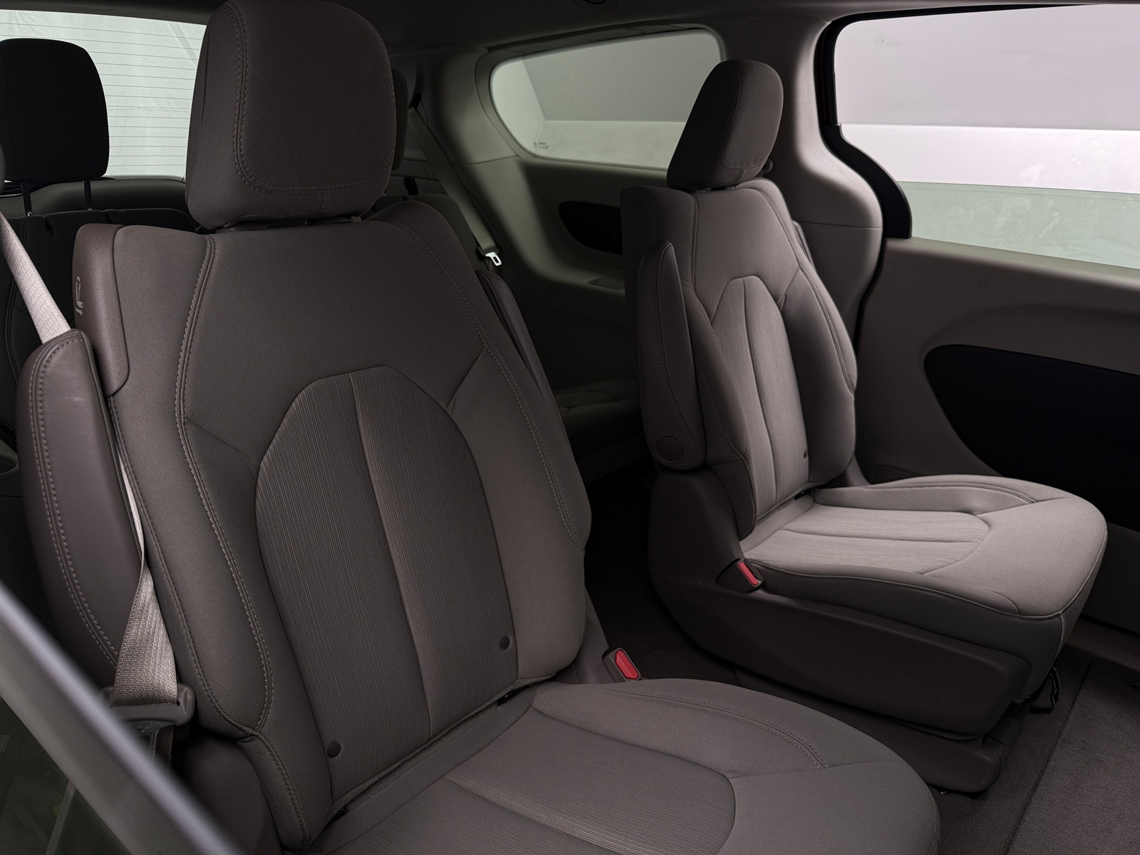 Thumbnail: 2020 Chrysler Voyager - 6