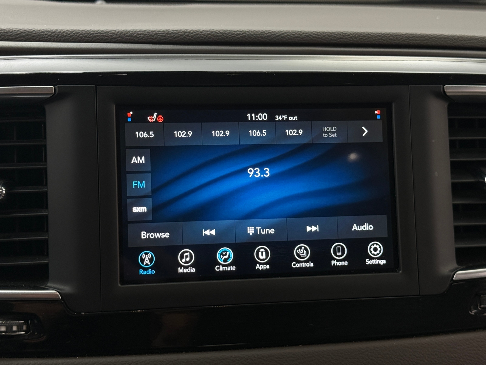 Thumbnail: 2020 Chrysler Voyager - 4