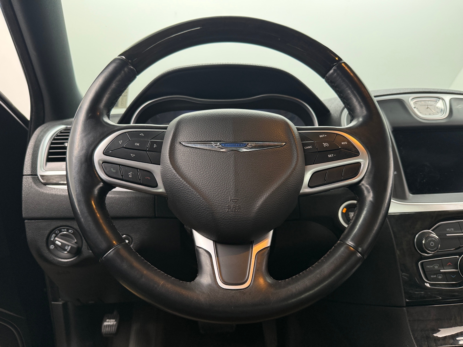 Thumbnail: 2019 Chrysler 300 - 4