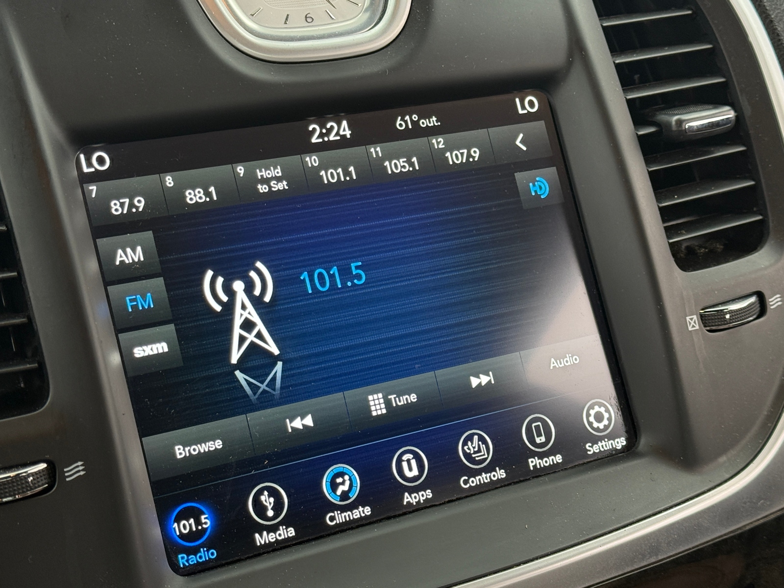 Thumbnail: 2019 Chrysler 300 - 3