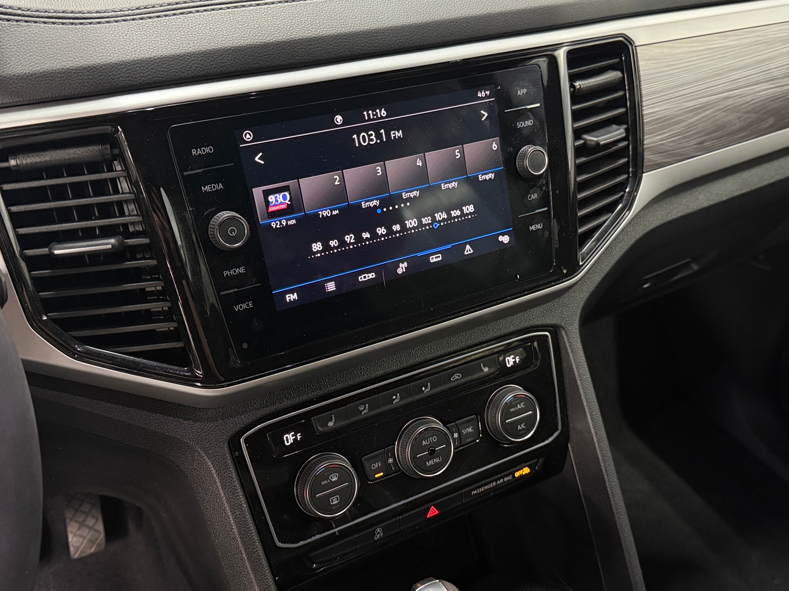 Thumbnail: 2023 Volkswagen Atlas - 3