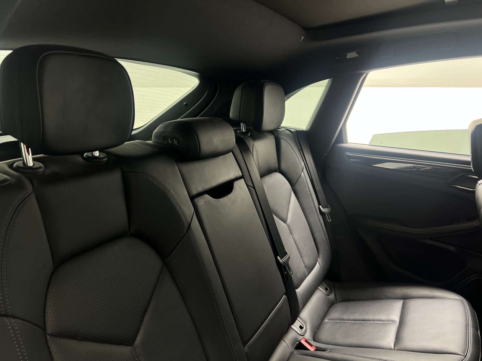 Thumbnail: 2016 Porsche Macan - 5