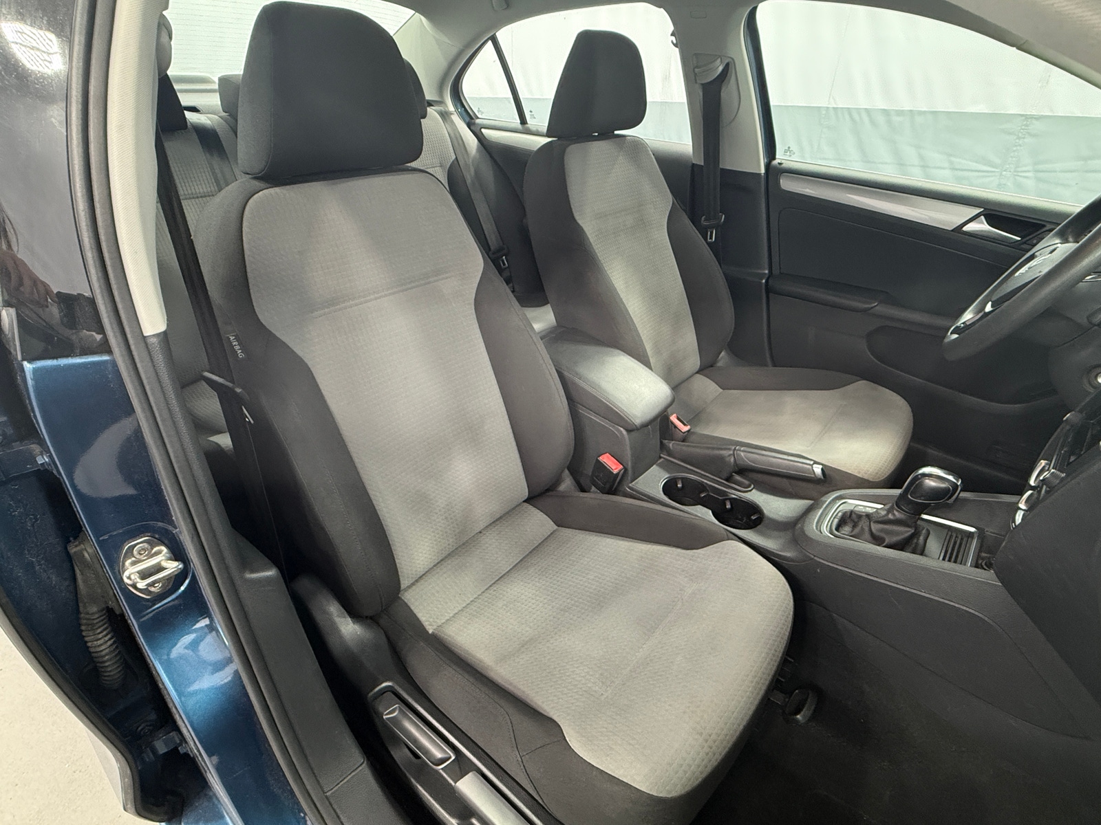 Thumbnail: 2017 Volkswagen Jetta - 2