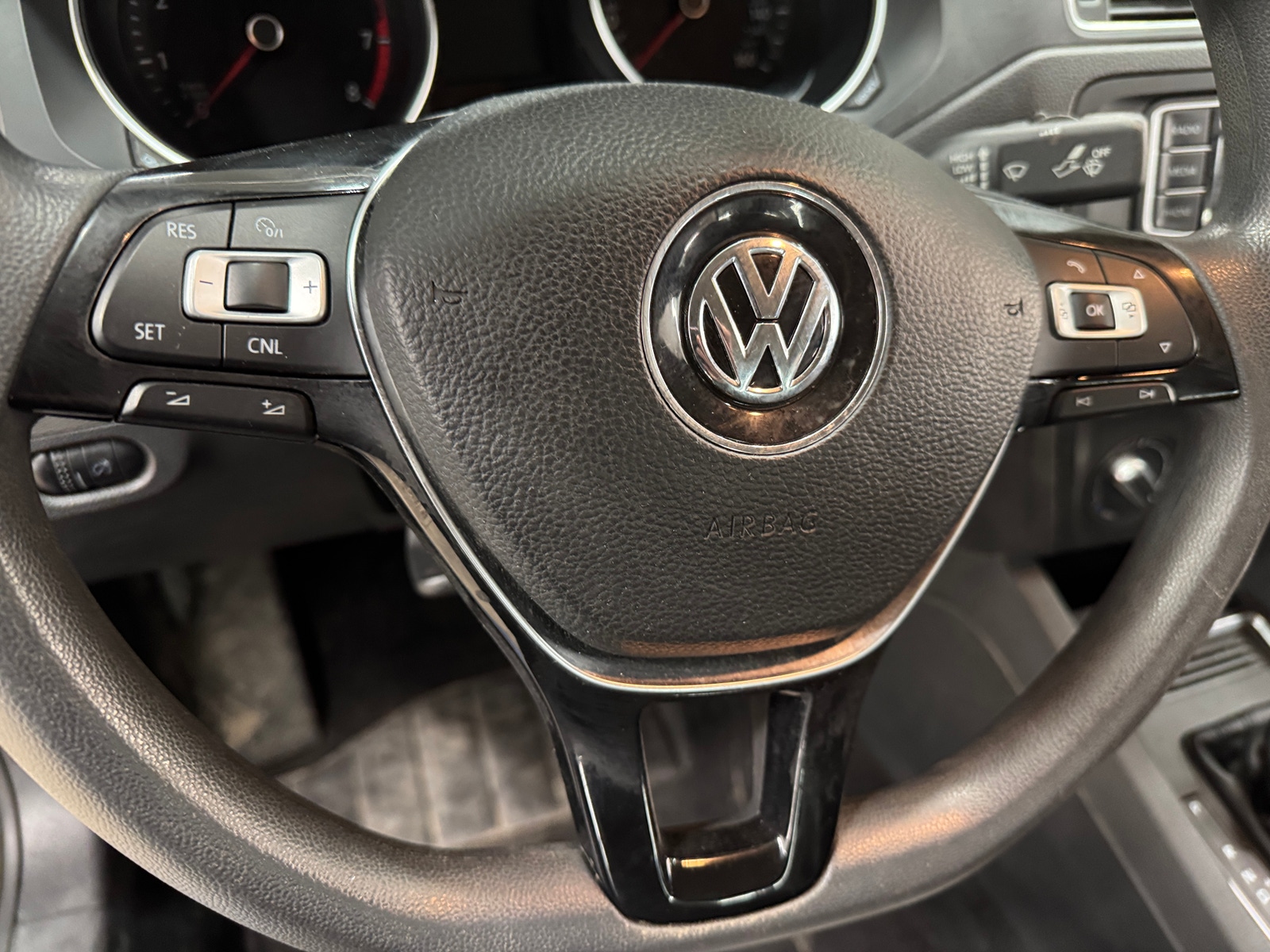 Thumbnail: 2017 Volkswagen Jetta - 5