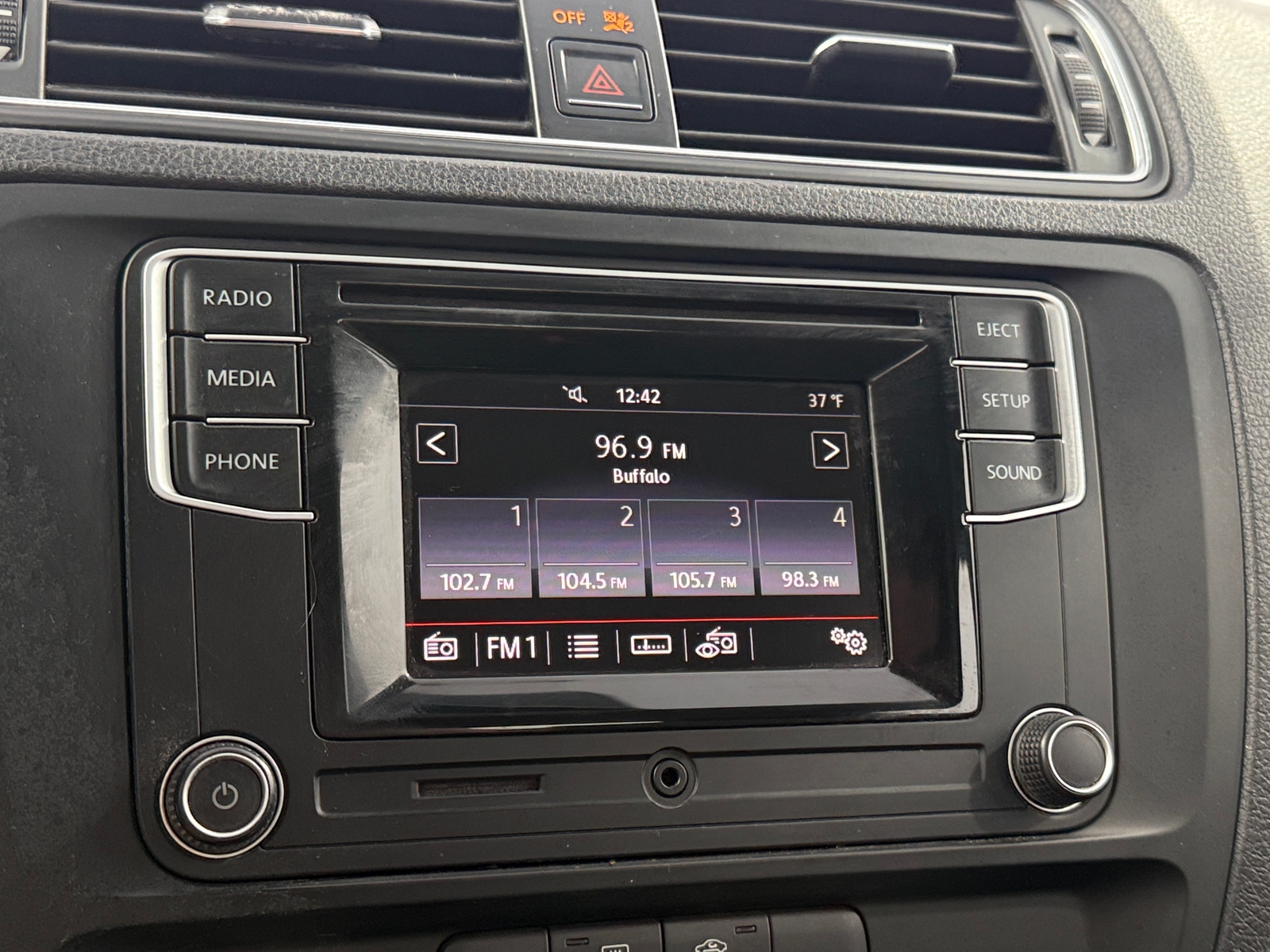 Thumbnail: 2017 Volkswagen Jetta - 4