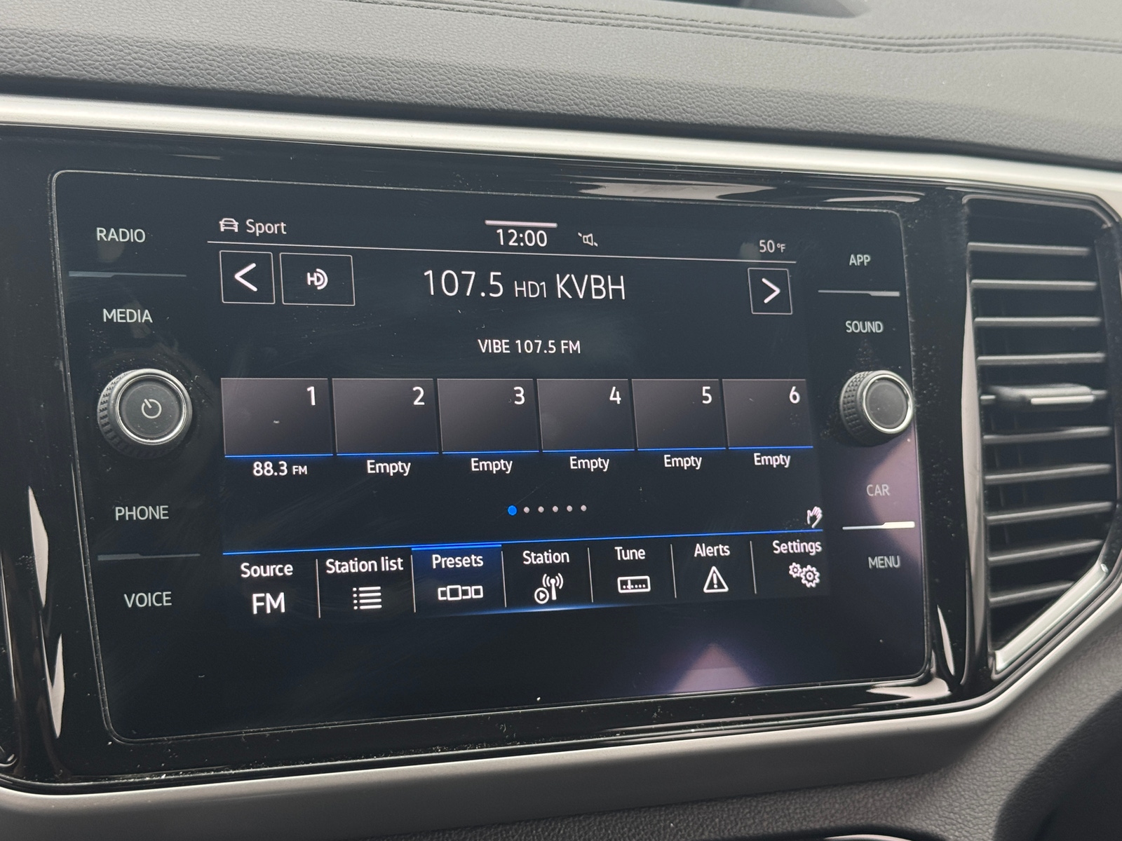 Thumbnail: 2022 Volkswagen Atlas - 3