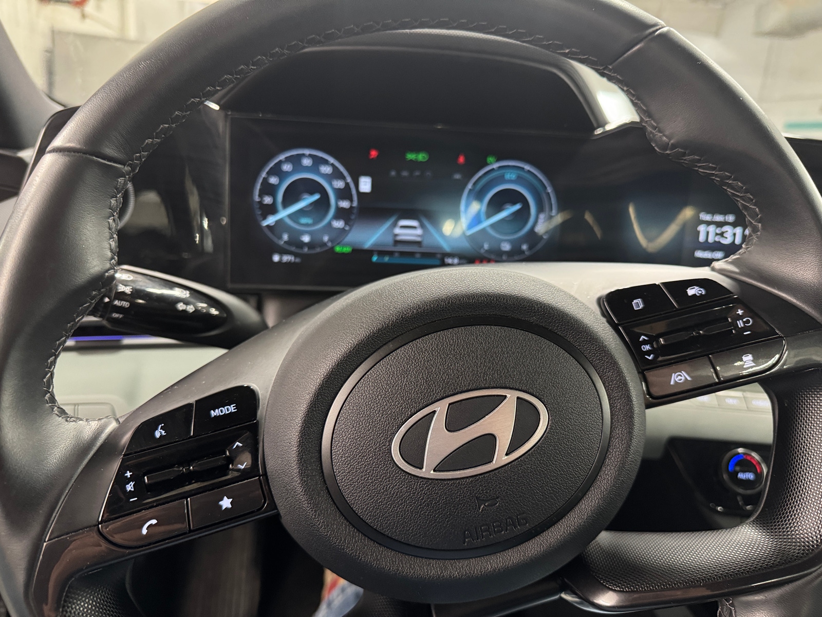 Thumbnail: 2025 Hyundai Elantra - 4