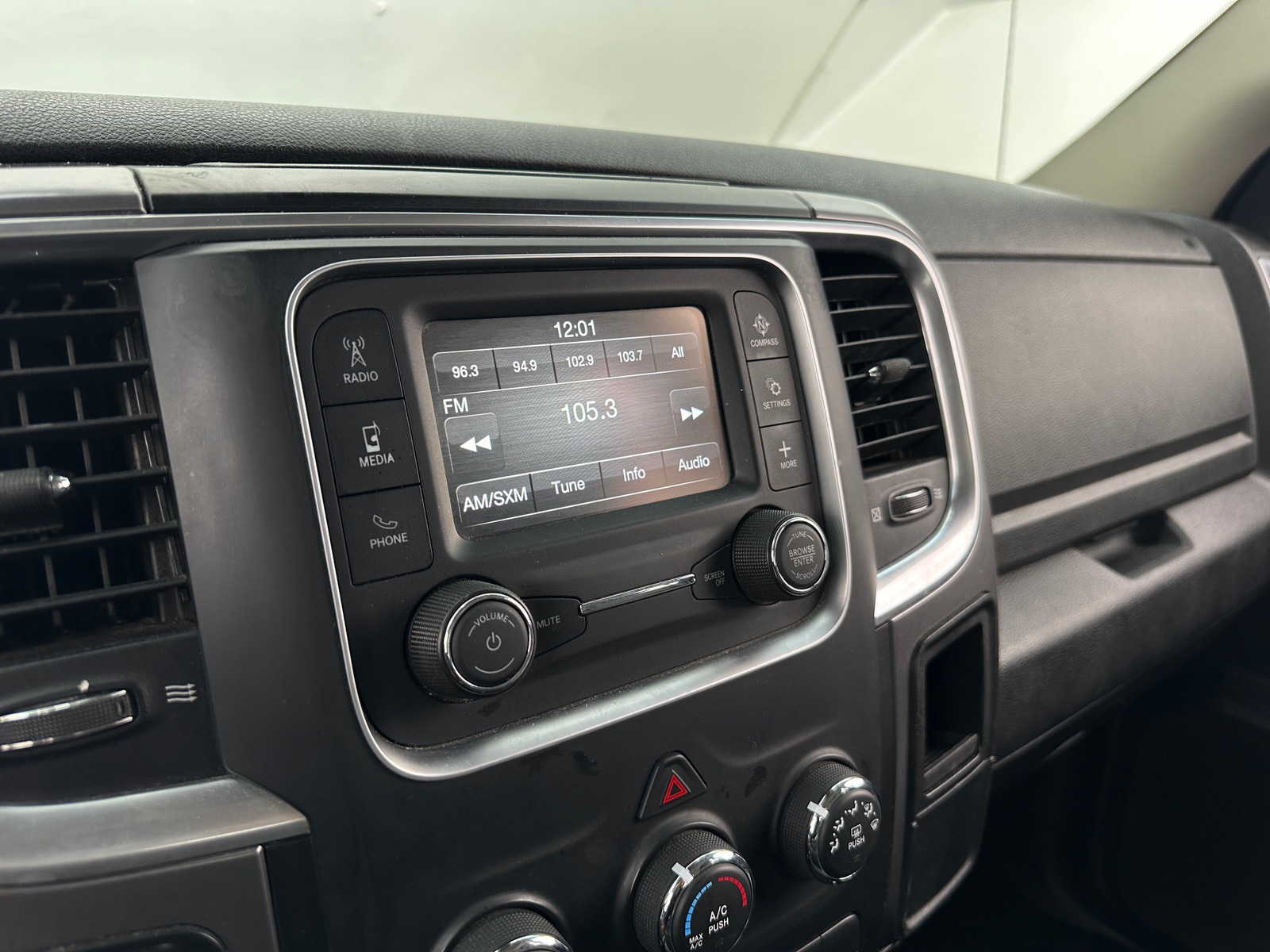 Thumbnail: 2021 RAM 1500 Classic - 4