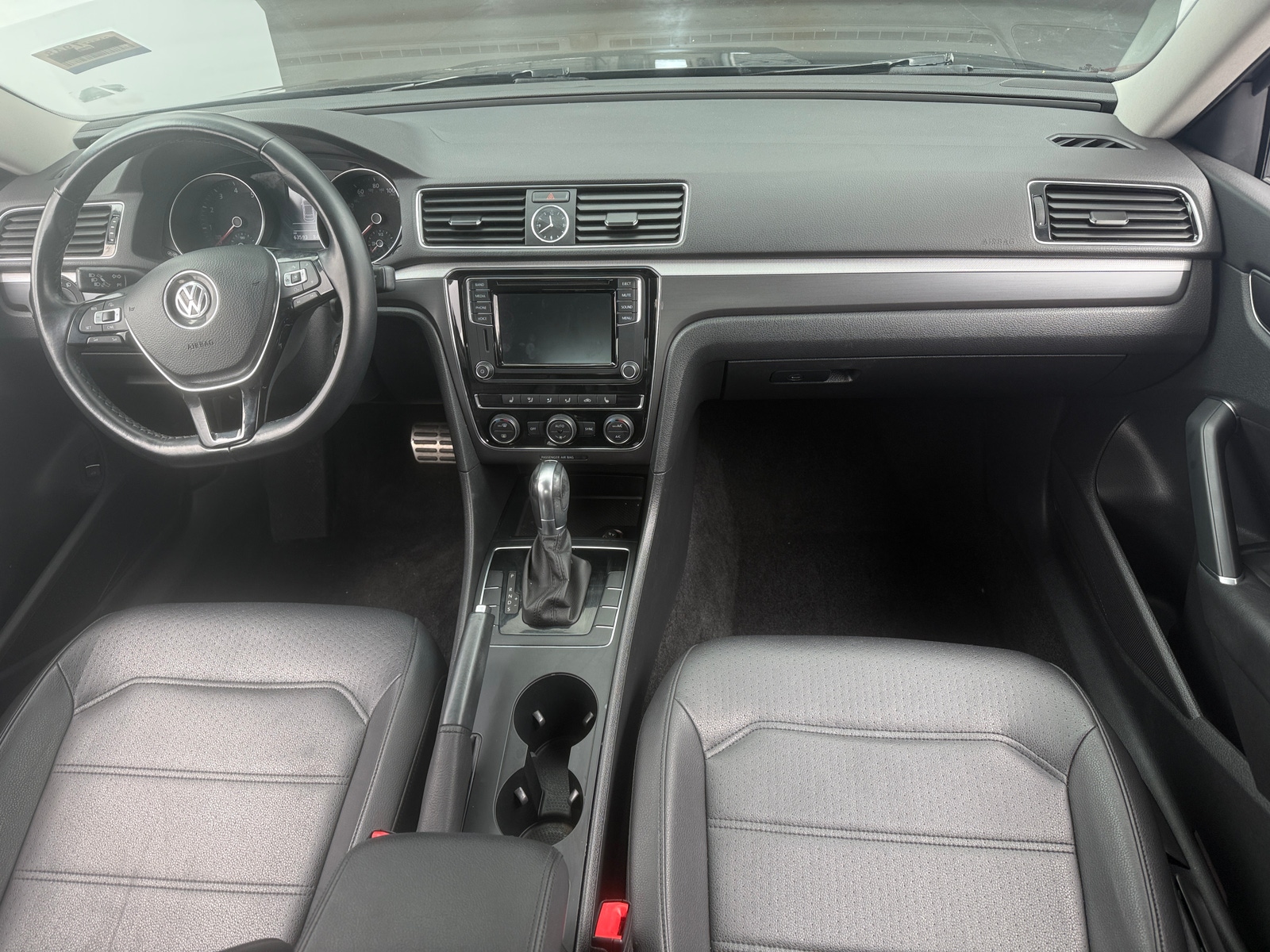 Thumbnail: 2017 Volkswagen Passat - 2