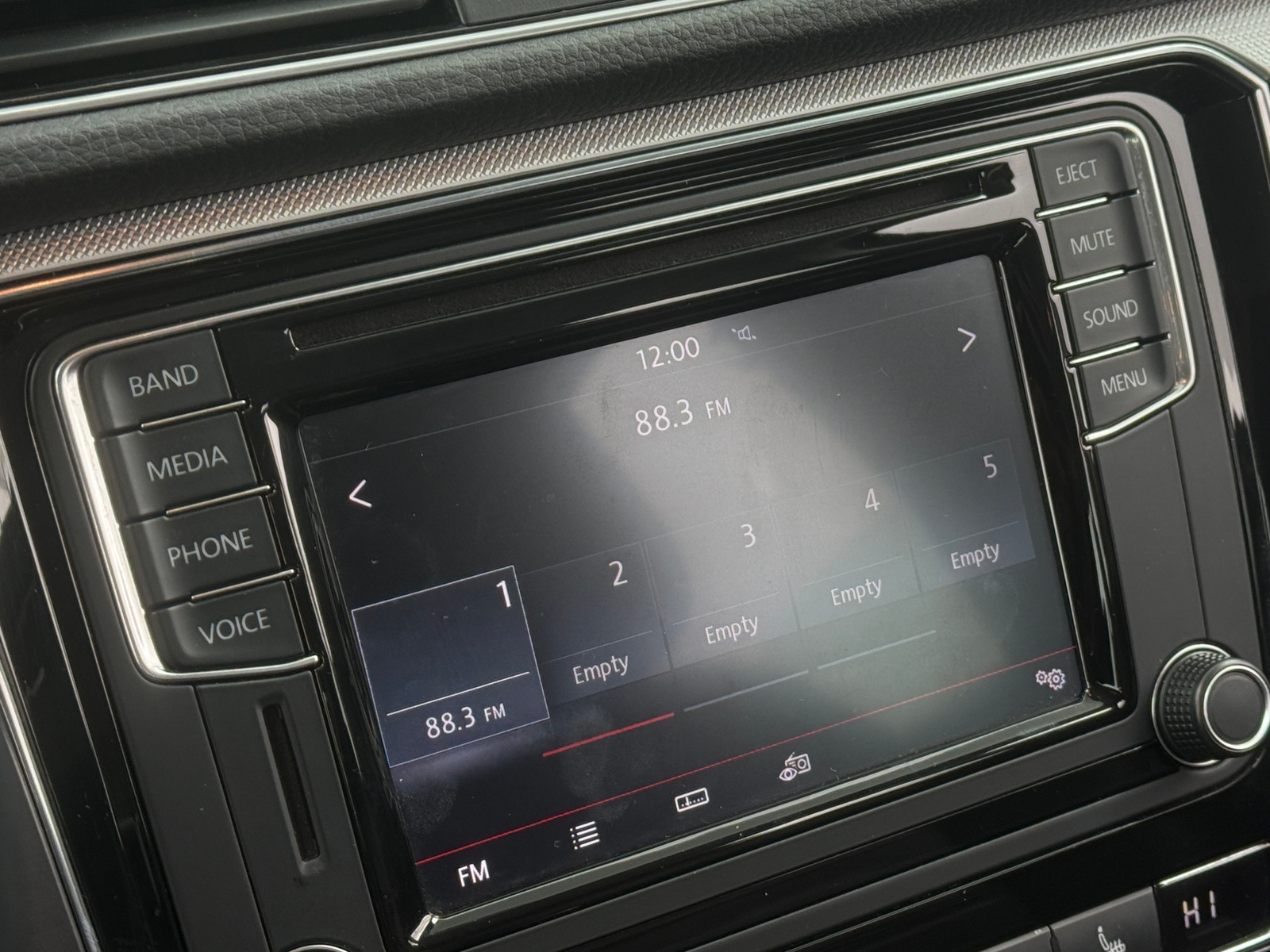 Thumbnail: 2017 Volkswagen Passat - 3