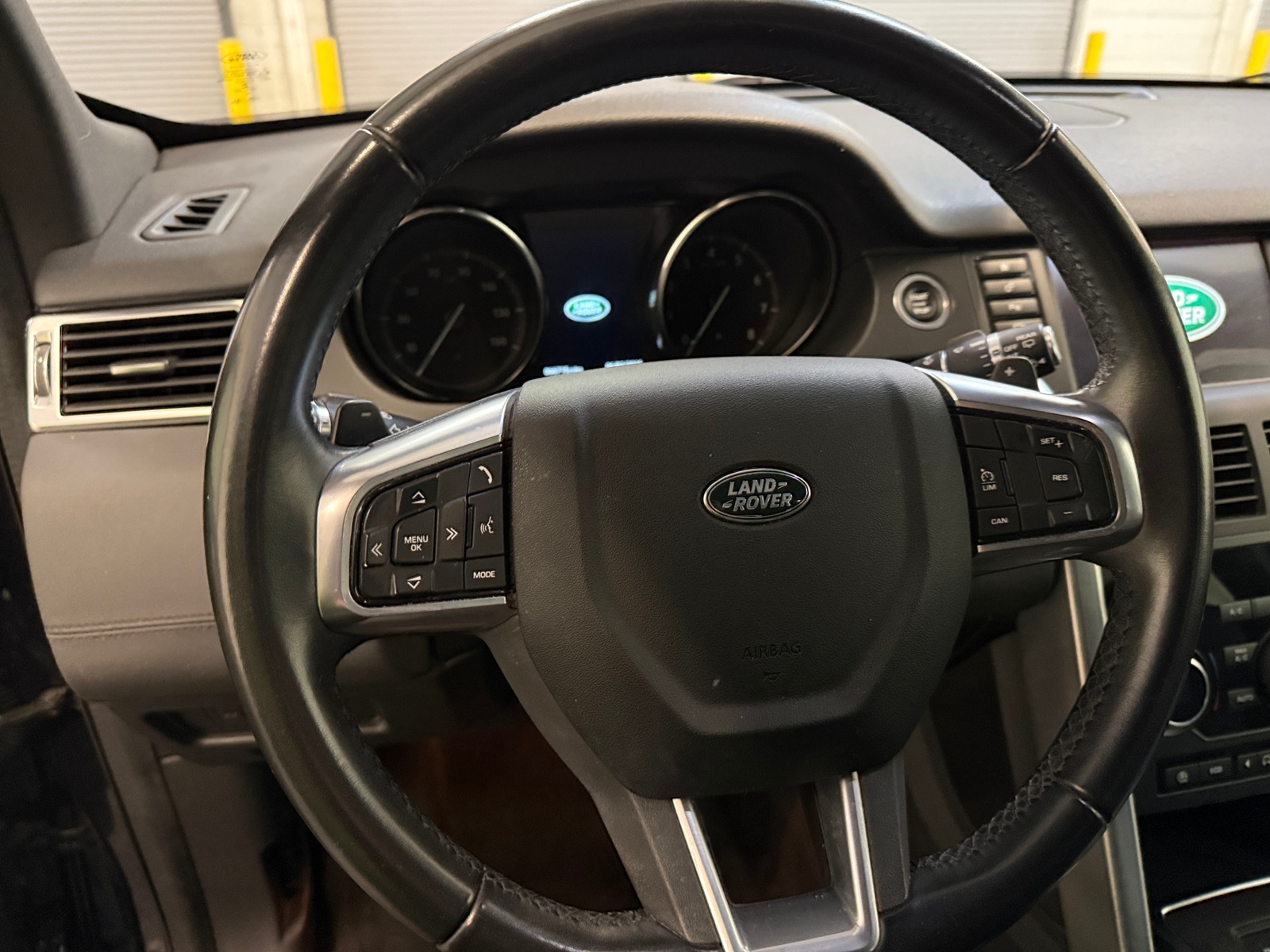 Thumbnail: 2019 Land Rover Discovery Sport - 4