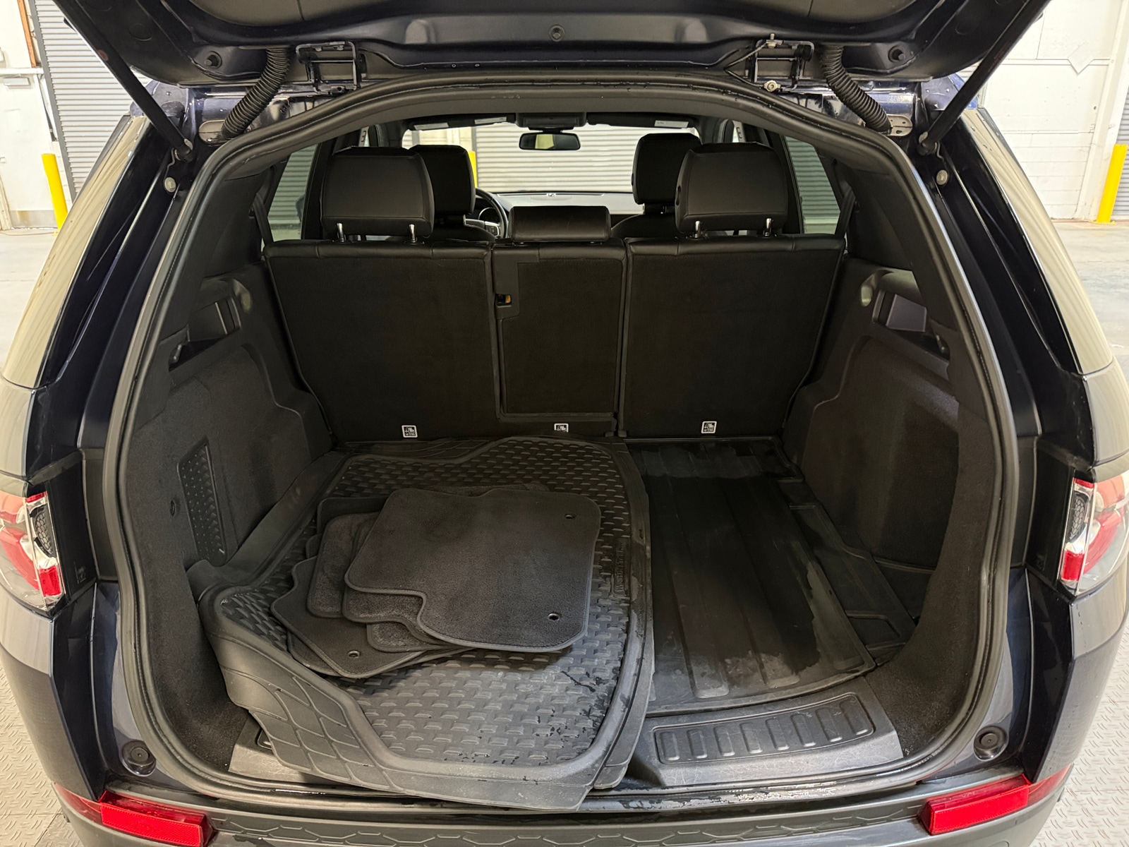 Thumbnail: 2019 Land Rover Discovery Sport - 6