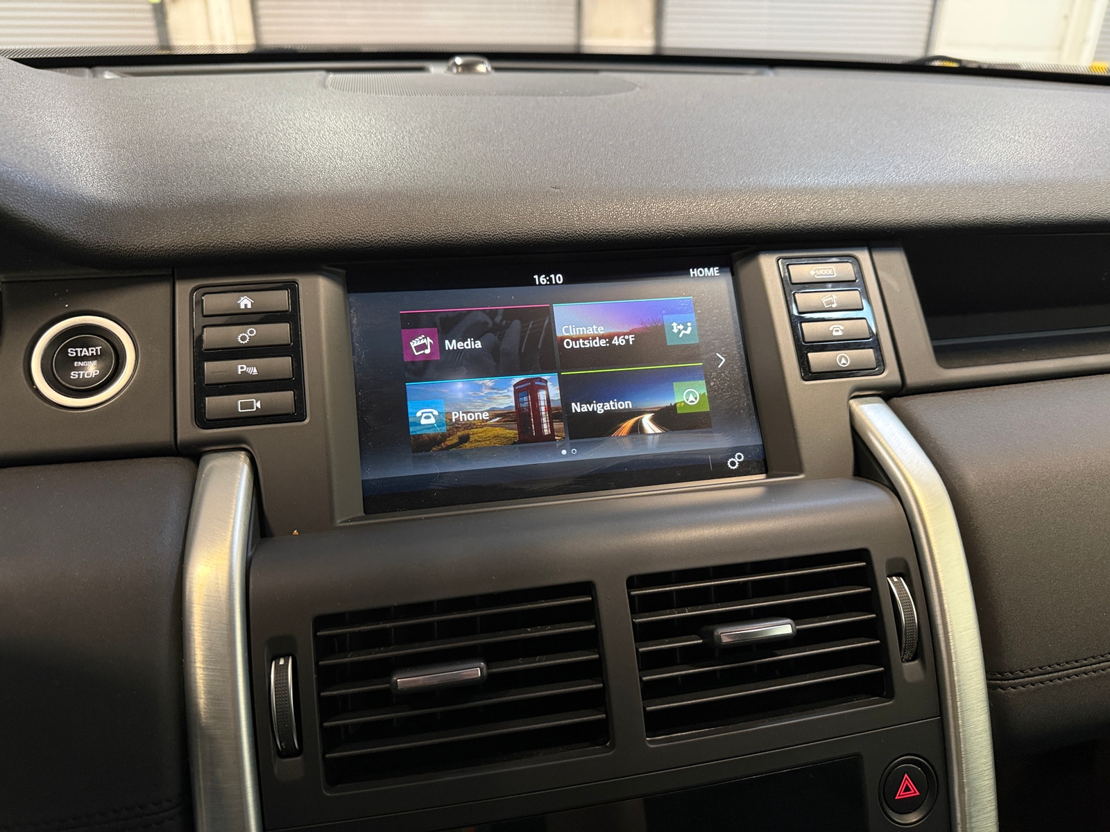 Thumbnail: 2019 Land Rover Discovery Sport - 3