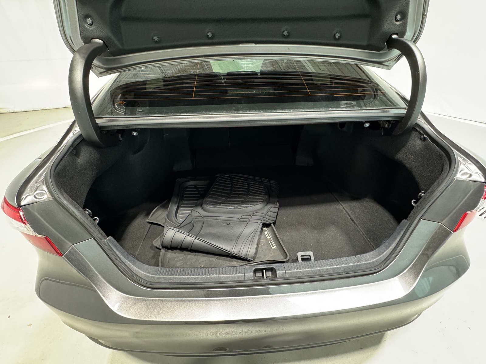 Thumbnail: 2020 Toyota Camry - 7