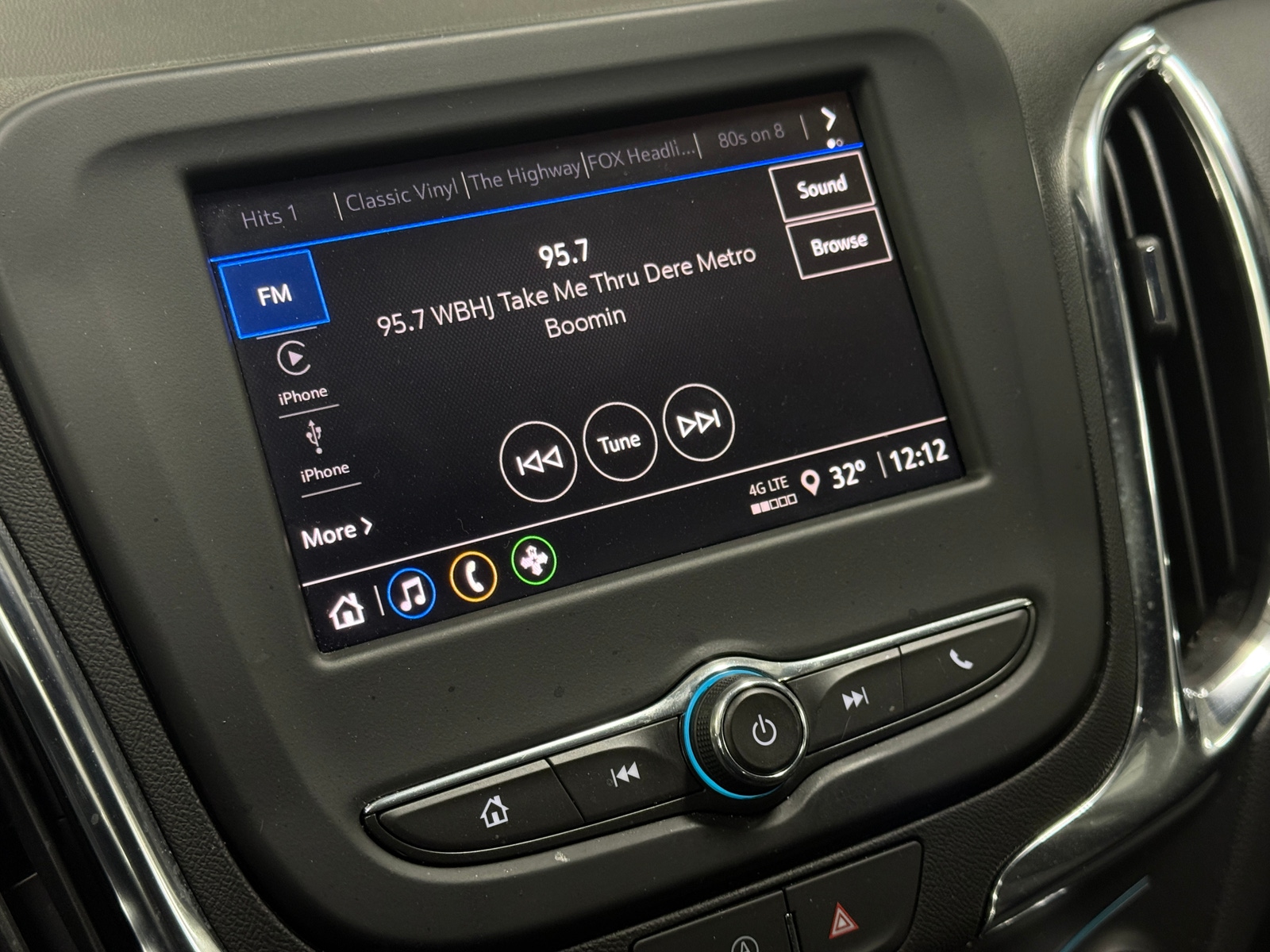 Thumbnail: 2023 Chevrolet Equinox - 4