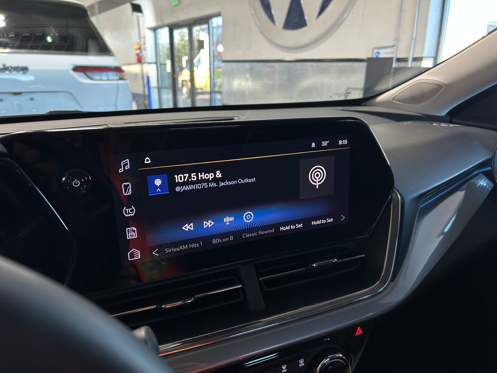 Thumbnail: 2025 Chevrolet Trax - 4