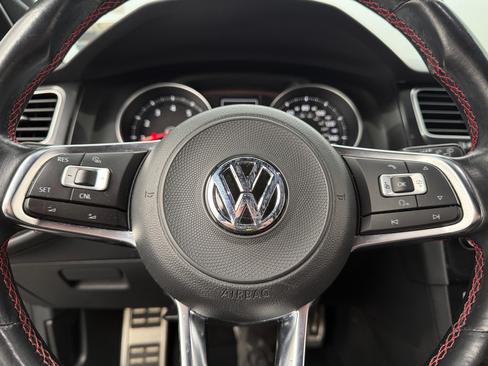 Thumbnail: 2017 Volkswagen Golf - 4