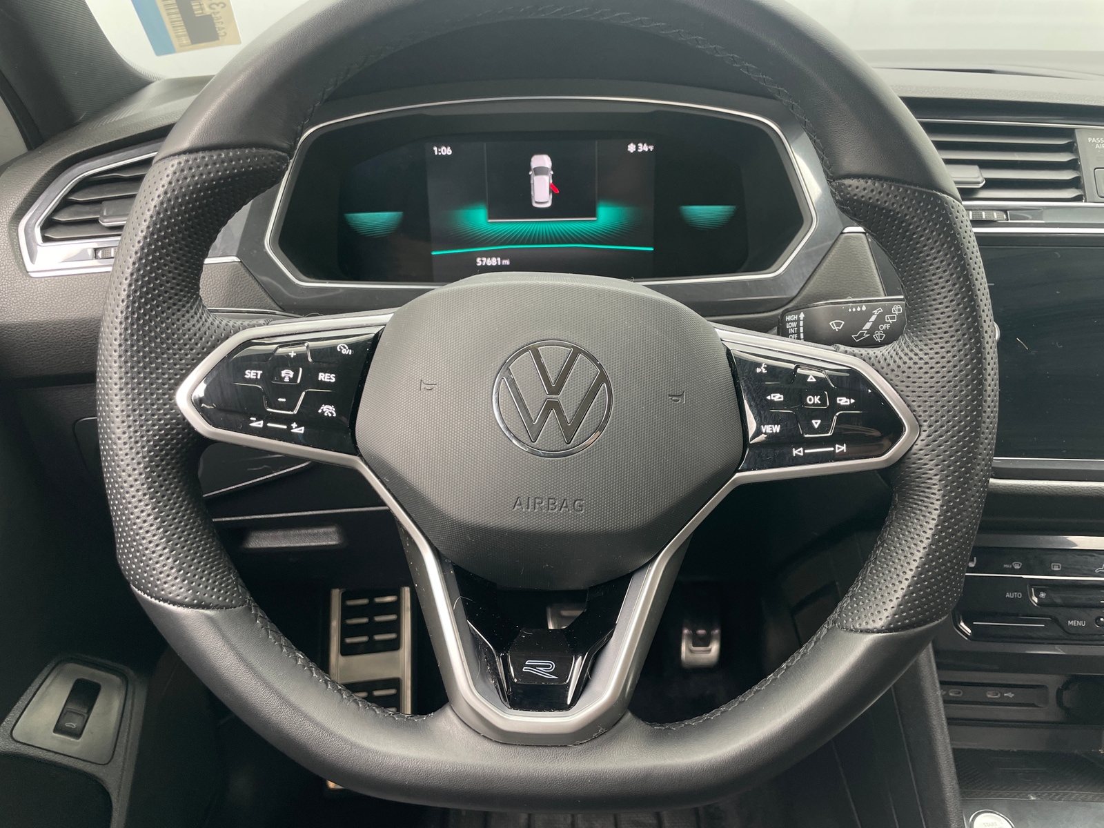 Thumbnail: 2022 Volkswagen Tiguan - 4