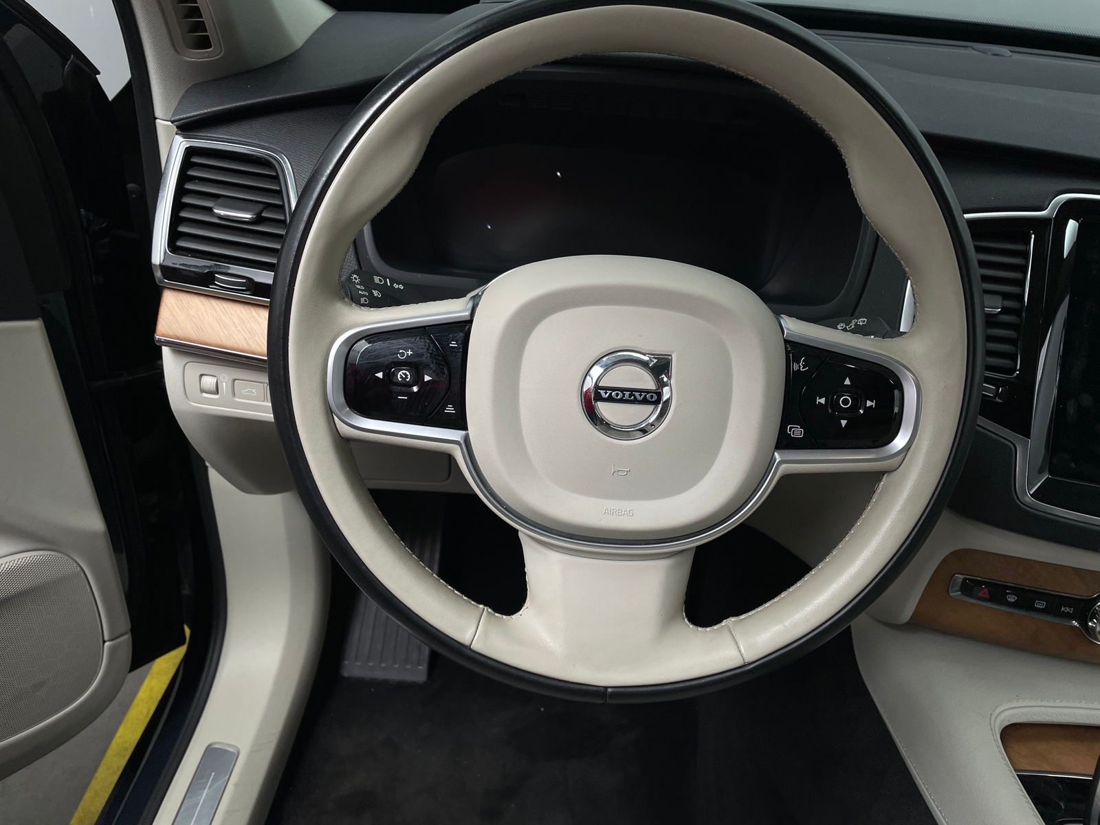 Thumbnail: 2021 Volvo XC90 - 4