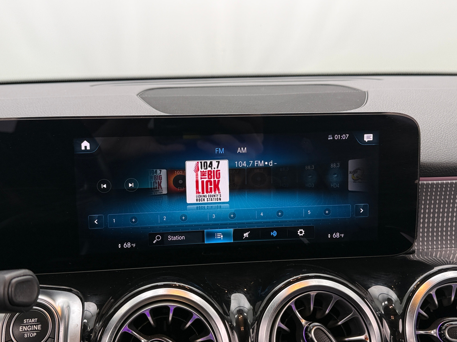 Thumbnail: 2022 Mercedes-Benz GLB - 3