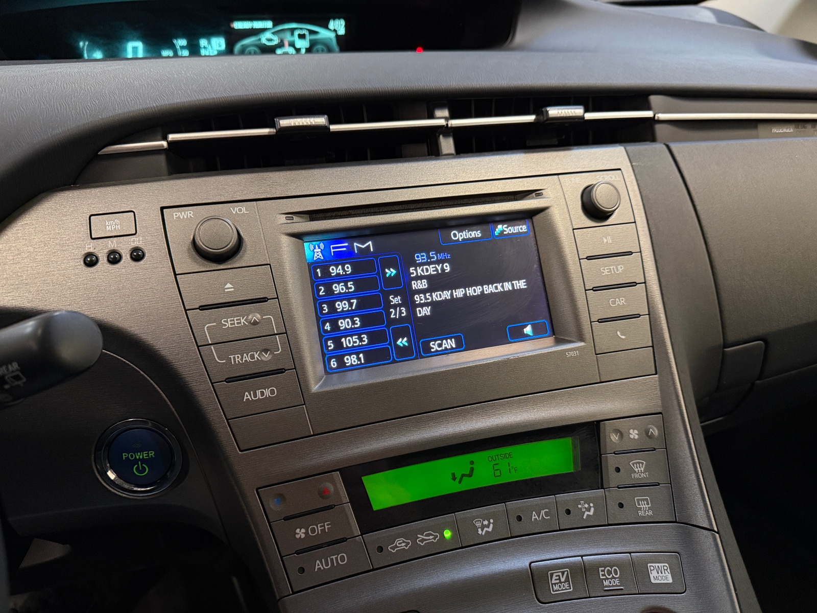 Thumbnail: 2015 Toyota Prius - 4