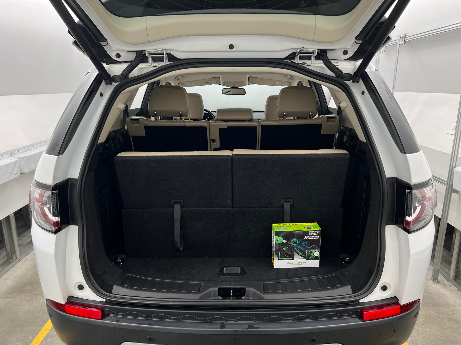 Thumbnail: 2019 Land Rover Discovery Sport - 6